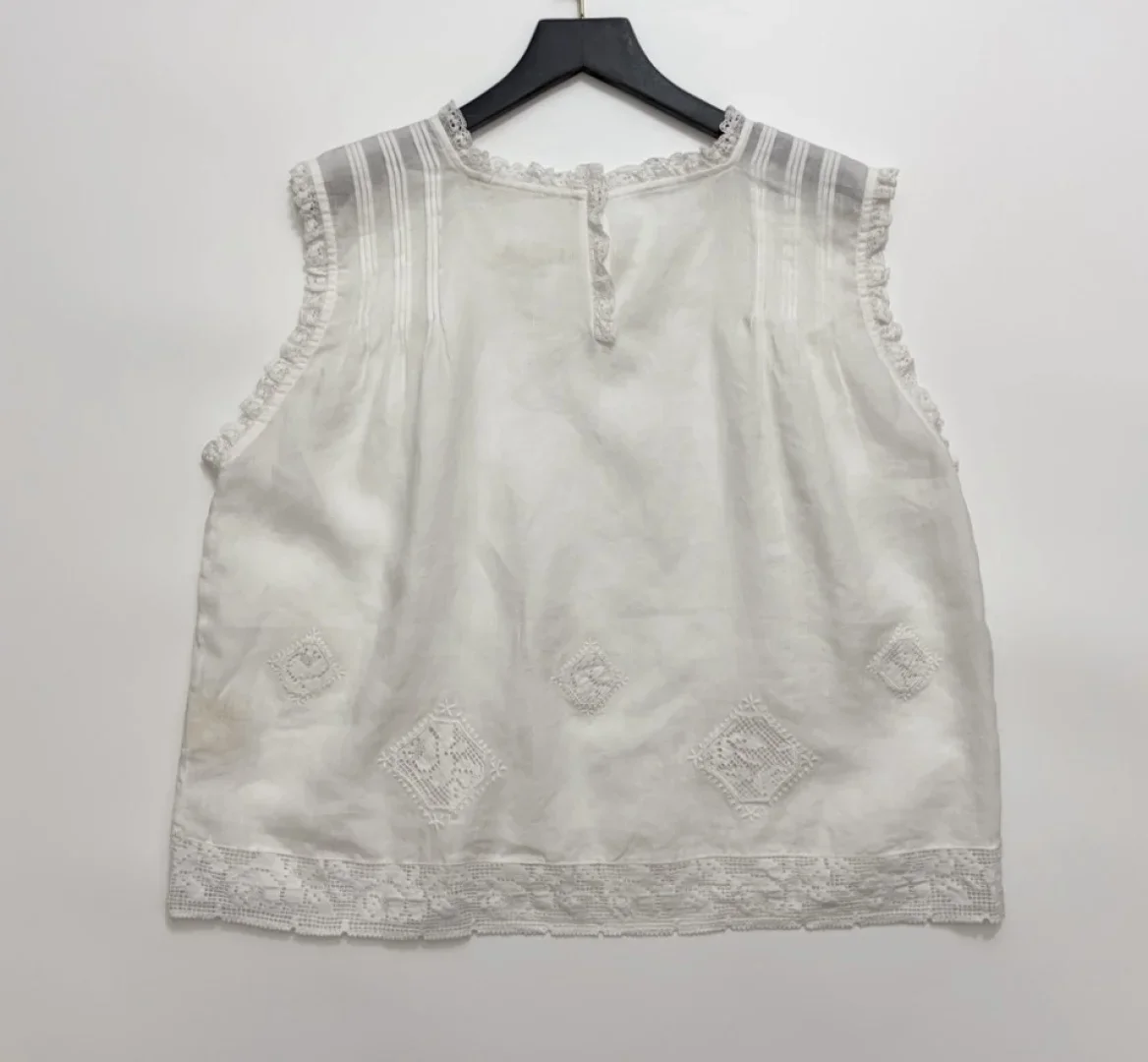 Женский жилет Ramie с тяжелой вышивкой и оборками по краям, квадратный воротник, без рукавов, повседневные модные белые топы на бретелях
Женский жилет Ramie с тяжелой вышивкой и оборками по краям, квадратный воротник, без рукавов, повседневные модные белые топы на бретелях