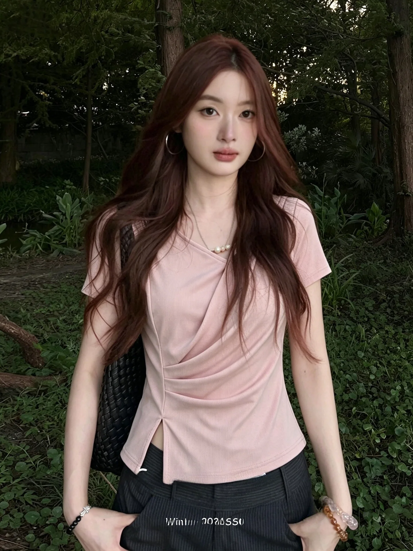 Summer Women's T-Shirt Short Sleeve Waist Cinched Slimming Asymmetrical Design Korean Style V-Neck Comfortable Breathable
Summer Women's T-Shirt Short Sleeve Waist Cinched Slimming Asymmetrical Design Korean Style V-Neck Comfortable Breathable