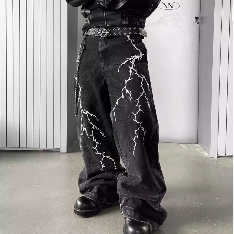 Джинсы с вышивкой Street Thorn в американском стиле для мужчин и женщин, модные универсальные свободные черные прямые широкие брюки
Джинсы с вышивкой Street Thorn в американском стиле для мужчин и женщин, модные универсальные свободные черные прямые широкие брюки