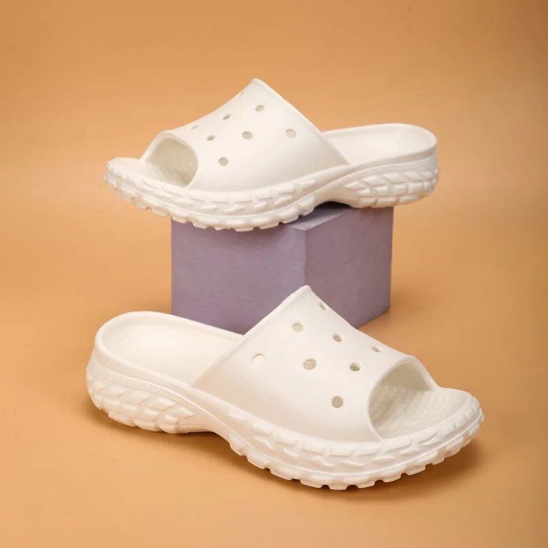 A pair of children's summer-friendly slippers with perforated design, featuring soft and durable soles. Model number: TB-0827
A pair of children's summer-friendly slippers with perforated design, featuring soft and durable soles. Model number: TB-0827