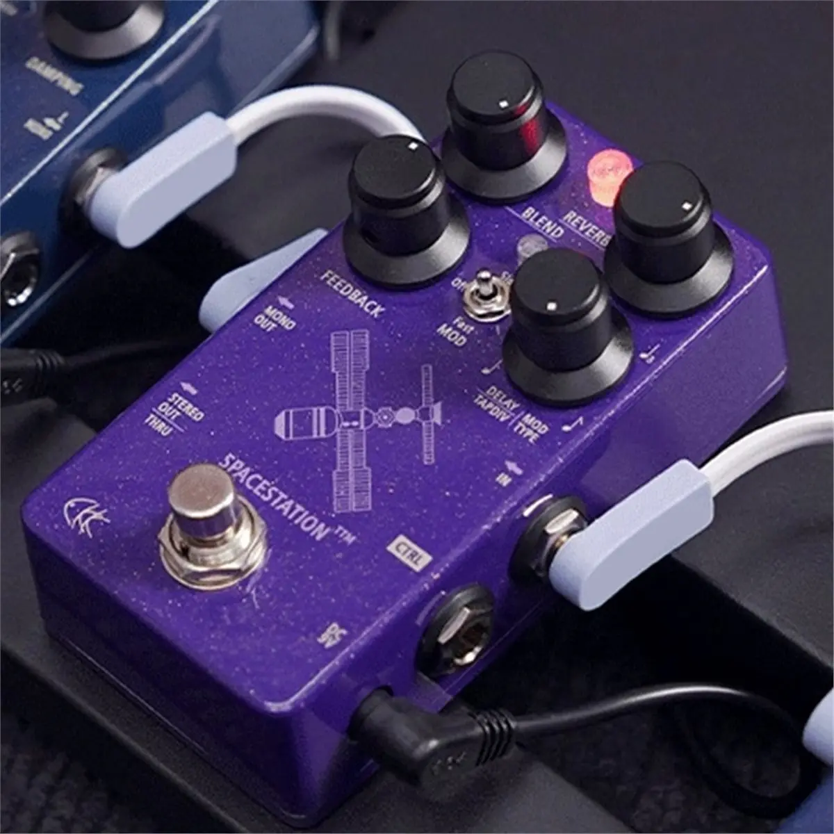 A61P SPACEESTATIONTTM Pro TTM Delay Effect Unit Reverb/Distortion Electric Guitar Multi-Functional Single Block Effect Unit
A61P SPACEESTATIONTTM Pro TTM Delay Effect Unit Reverb/Distortion Electric Guitar Multi-Functional Single Block Effect Unit