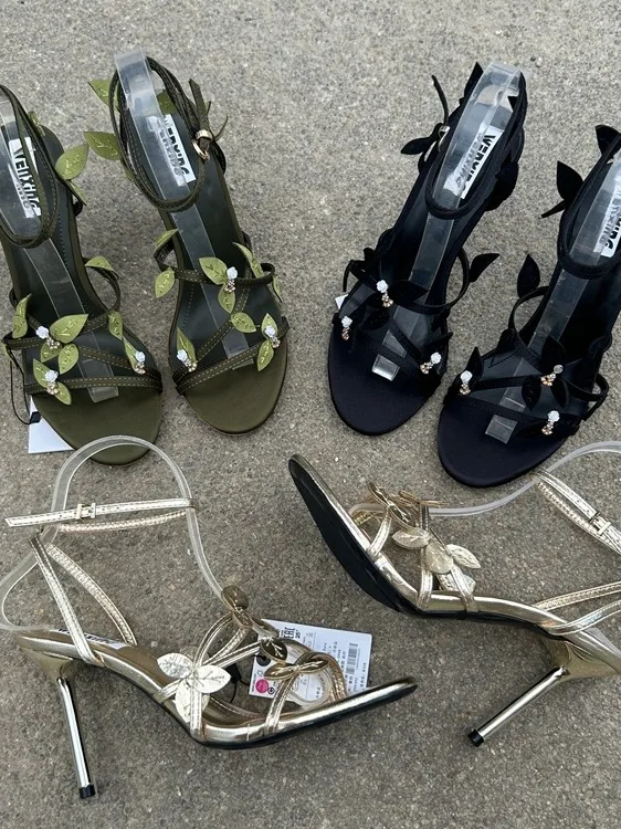 Summer New Product Thin Strap Sexy Fashion Women's Shoes Silk Satin Texture Flower Decoration Open-toed High-heeled Sandals
Summer New Product Thin Strap Sexy Fashion Women's Shoes Silk Satin Texture Flower Decoration Open-toed High-heeled Sandals