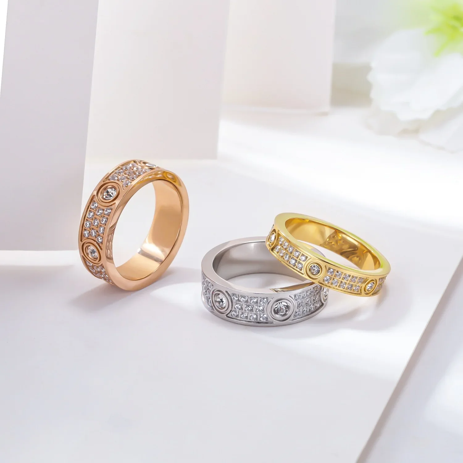 2025 New 925 silver luxury jewelry couple love ring for women full of diamond personality fashion party must-have gifts
2025 New 925 silver luxury jewelry couple love ring for women full of diamond personality fashion party must-have gifts