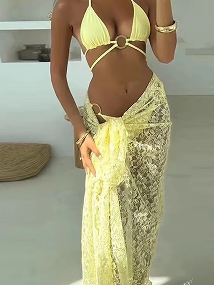 Сексуальный комплект из 3 предметов: топ-халтер, юбка-полусолнце и кружевной купальник с цветочным принтом для пляжа. Элегантный модный комплект с вырезами.
Сексуальный комплект из 3 предметов: топ-халтер, юбка-полусолнце и кружевной купальник с цветочным принтом для пляжа. Элегантный модный комплект с вырезами.