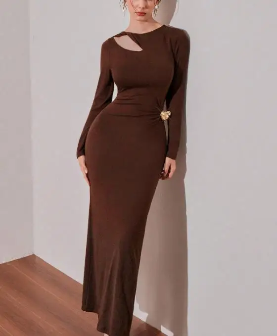 Women's Dress 2026 Spring Slim Fit Simple Elegant with A Sense of Luxury Hollow Out Metal Flower Design Hip Hugging Dress
Women's Dress 2026 Spring Slim Fit Simple Elegant with A Sense of Luxury Hollow Out Metal Flower Design Hip Hugging Dress