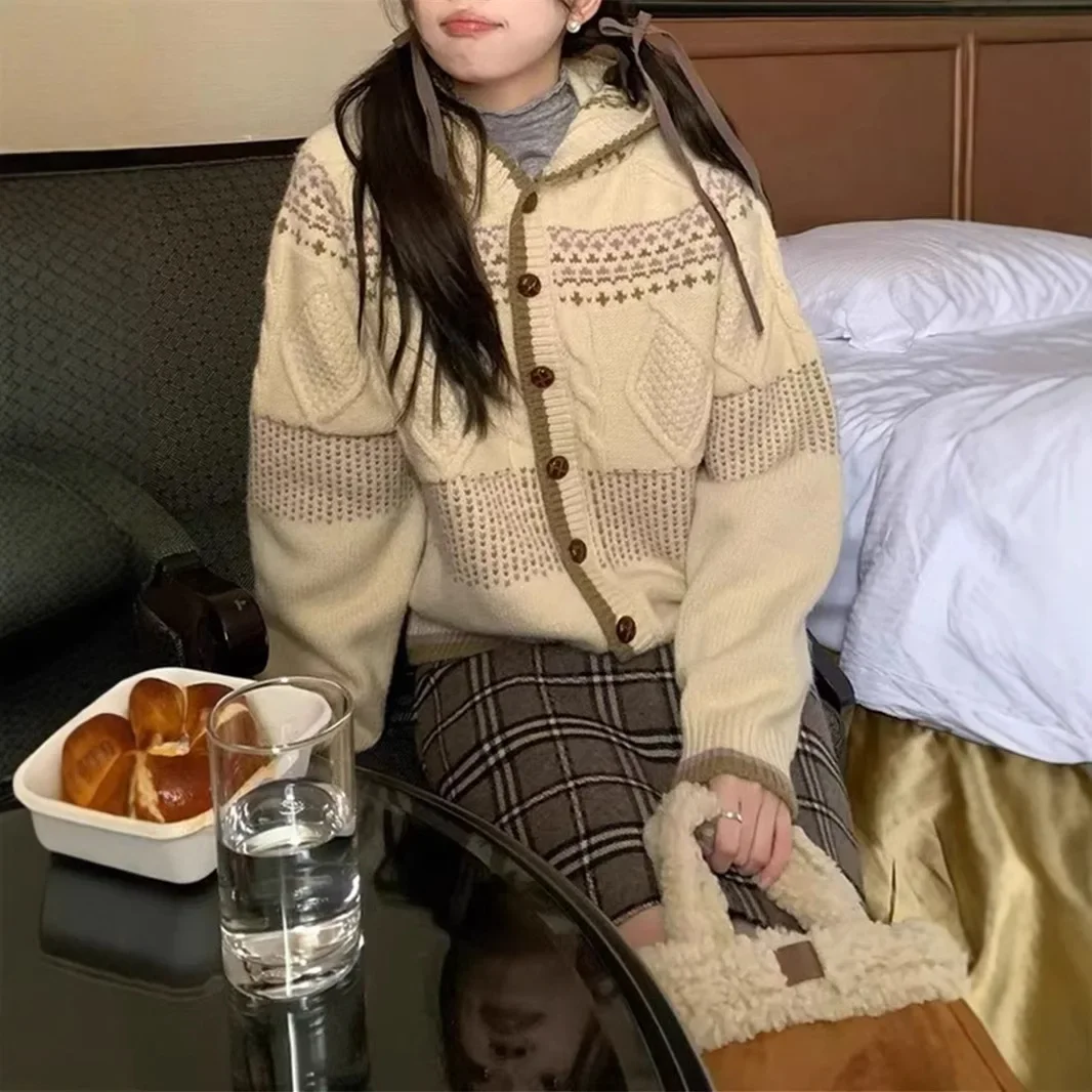 Women Hooded Cardigan Jumper Knitted Jacquard Sweater Patchwork Casual Long Sleeve Single Breasted Loose Office Lady 2025 Autumn
Women Hooded Cardigan Jumper Knitted Jacquard Sweater Patchwork Casual Long Sleeve Single Breasted Loose Office Lady 2025 Autumn