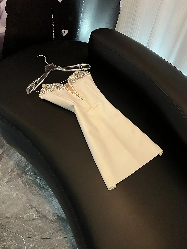 Дизайнерская женская юбка-обертка с высокой талией, на одно плечо, с бриллиантовой отделкой, для повседневной носки, модель WY73
Дизайнерская женская юбка-обертка с высокой талией, на одно плечо, с бриллиантовой отделкой, для повседневной носки, модель WY73