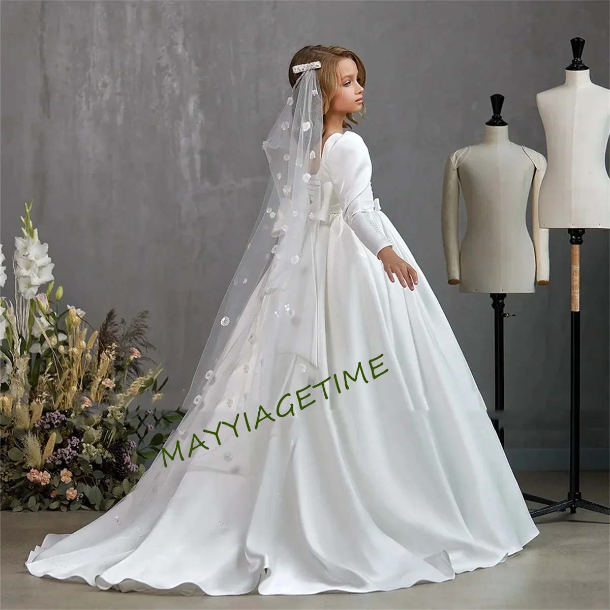 New Wedding Flower Girl Dress V Neck Long Sleeves Pearl Back Bow A Line Satin Party Dresses for Birthday First Communion Gown
New Wedding Flower Girl Dress V Neck Long Sleeves Pearl Back Bow A Line Satin Party Dresses for Birthday First Communion Gown