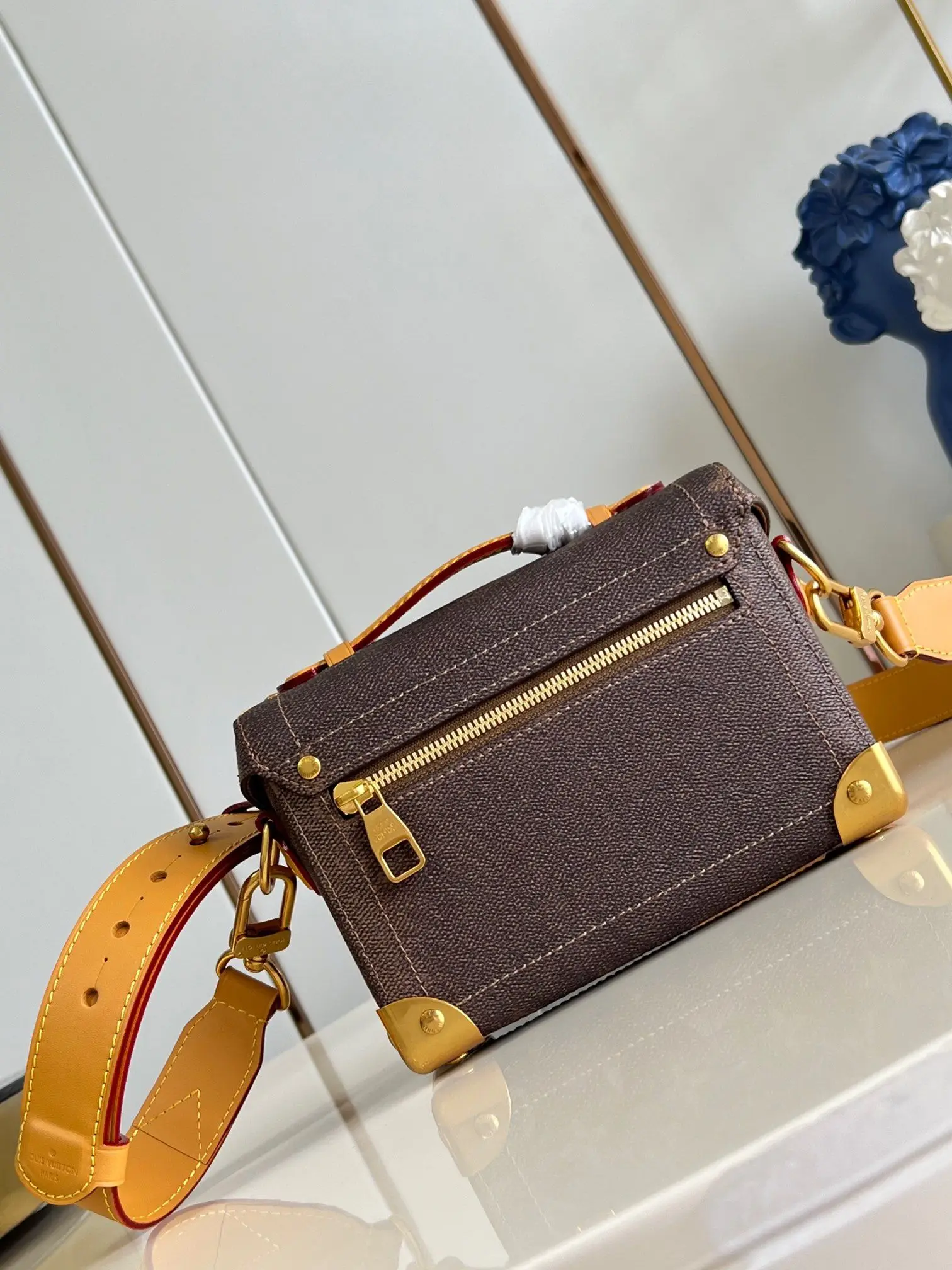 Vintage Women's Brown Shoulder Bag Designer Box Bag with Metal Clasp Leather Crossbody Bags for Women Daily Purses Handbags
Vintage Women's Brown Shoulder Bag Designer Box Bag with Metal Clasp Leather Crossbody Bags for Women Daily Purses Handbags