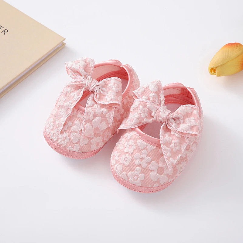 Adorable Baby Girl Sparkly Mary Jane Shoes with Bow Soft Soles Elegant Princess Dress Shoes for Infant Toddler Wedding Party
Adorable Baby Girl Sparkly Mary Jane Shoes with Bow Soft Soles Elegant Princess Dress Shoes for Infant Toddler Wedding Party