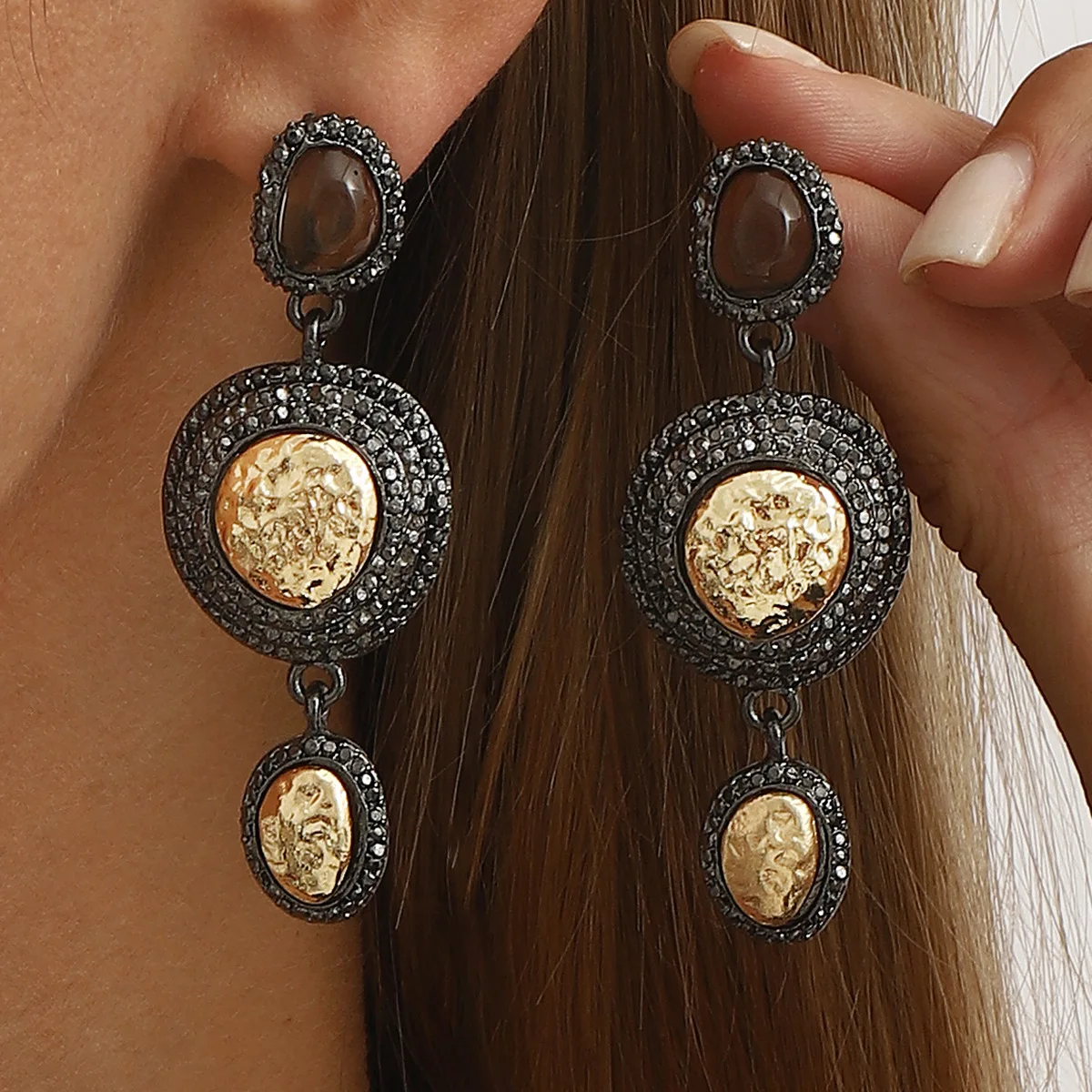 Personality fashion color-blocking design with tremella aurantialba ornamentation
Personality fashion color-blocking design with tremella aurantialba ornamentation
