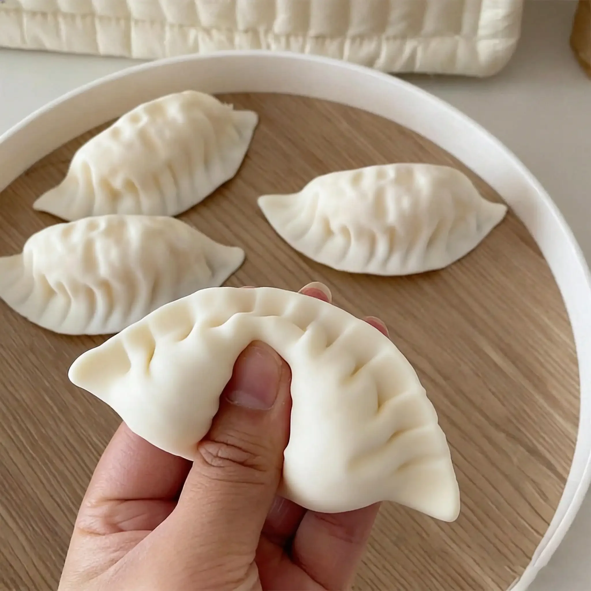 1pc Creative Realistic Dumpling Squishy Toy, Squeeze Stress Relief Fidget Toy, Student Gift, Party Favor, Bag Charm, Birthday Present
1pc Creative Realistic Dumpling Squishy Toy, Squeeze Stress Relief Fidget Toy, Student Gift, Party Favor, Bag Charm, Birthday Present