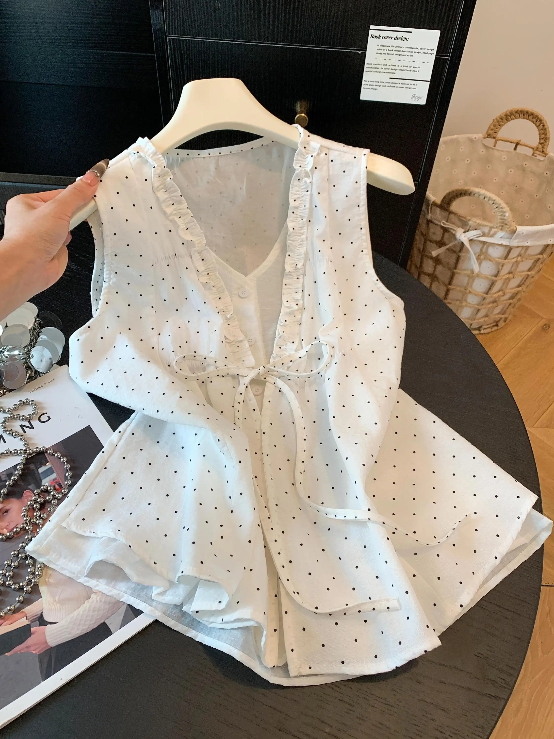Polka Dot Wooden V-Neck Sleeveless Shirt Women Summer Anti-Aging Loose Slimming Personality Vest Small Shirt
Polka Dot Wooden V-Neck Sleeveless Shirt Women Summer Anti-Aging Loose Slimming Personality Vest Small Shirt