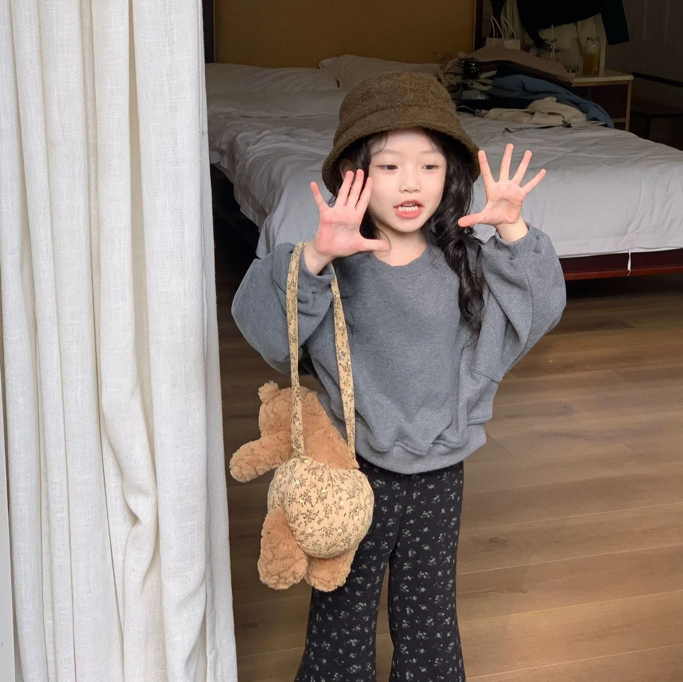 Girls Hoodie 2024 New Winter Childrens Clothing Girls Baby Foreign Bat Sleeve Plus Velvet Patch Cloth Hoodie Casual Simple
Girls Hoodie 2024 New Winter Childrens Clothing Girls Baby Foreign Bat Sleeve Plus Velvet Patch Cloth Hoodie Casual Simple