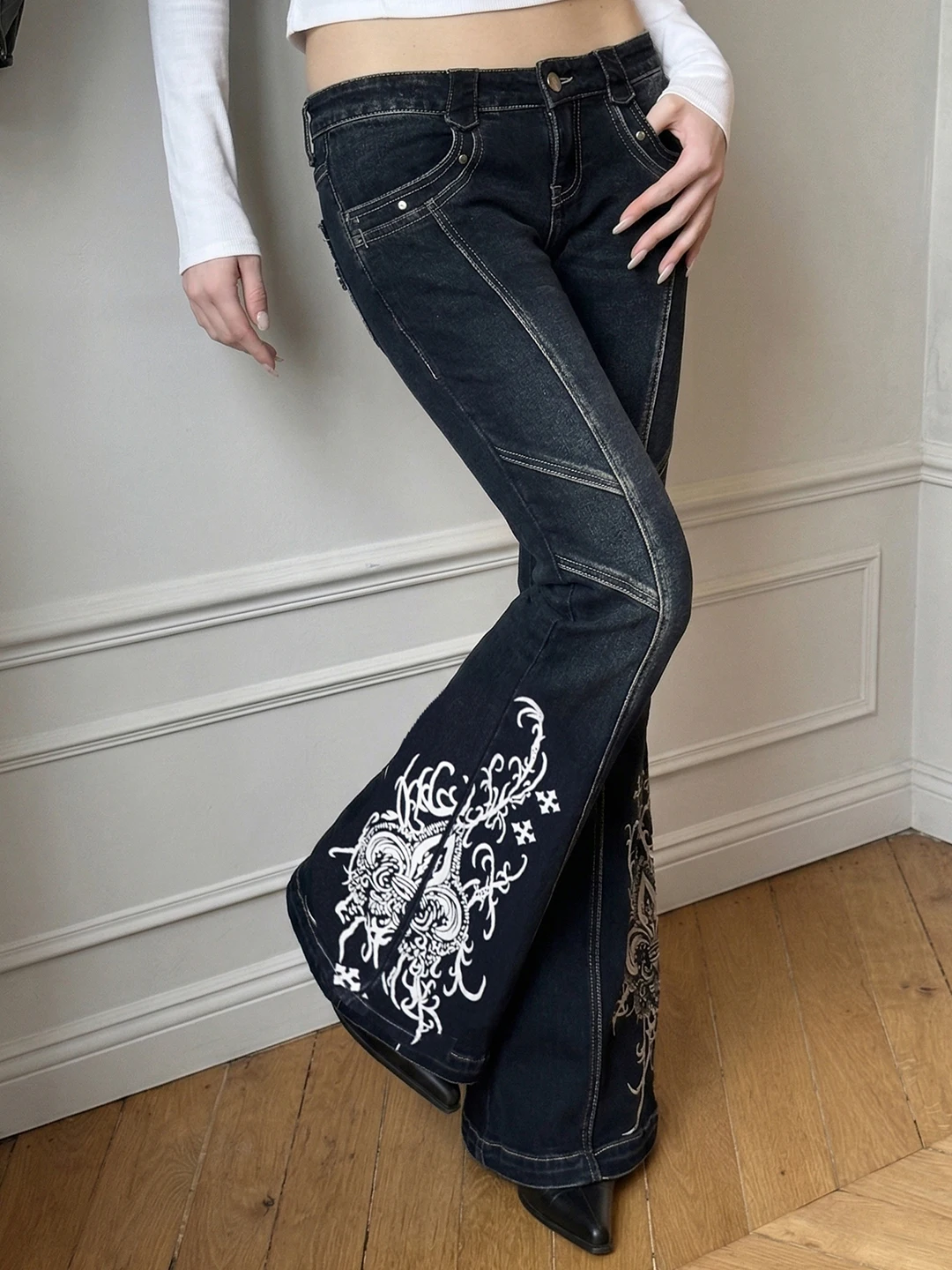 Millennium Style Y2K Distressed Embroidery Denim Flared Pants American Low Waist Floor-length Pants Long Pants
Millennium Style Y2K Distressed Embroidery Denim Flared Pants American Low Waist Floor-length Pants Long Pants