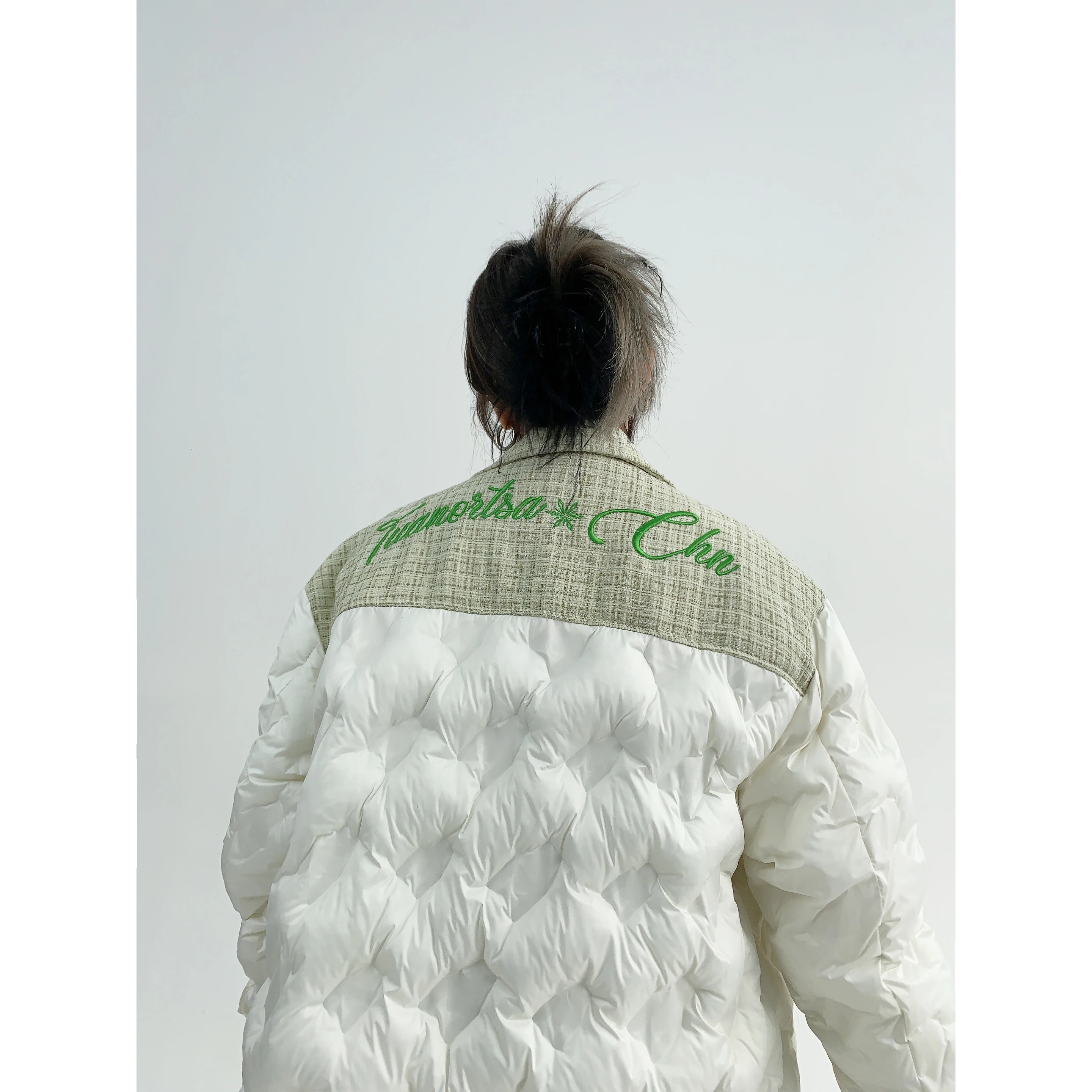 Женская зимняя верхняя одежда из хлопка с воротником-джатом и вышивкой, одинаковая одежда для пар, дизайн небольшого размера
Женская зимняя верхняя одежда из хлопка с воротником-джатом и вышивкой, одинаковая одежда для пар, дизайн небольшого размера