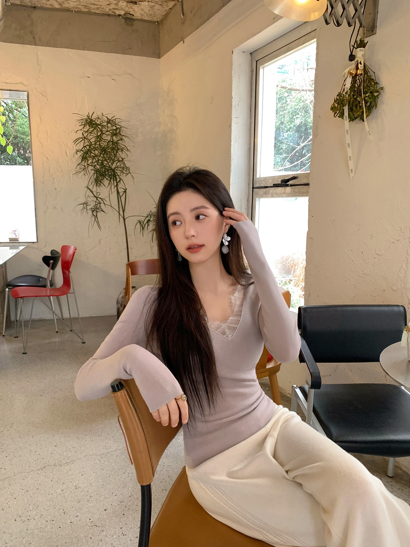 Женский свитер Ada Miss из тонкой шерсти с кружевными вставками и V-образным вырезом, новинка весенней коллекции, мягкий, с длинными рукавами, для повседневной носки
Женский свитер Ada Miss из тонкой шерсти с кружевными вставками и V-образным вырезом, новинка весенней коллекции, мягкий, с длинными рукавами, для повседневной носки