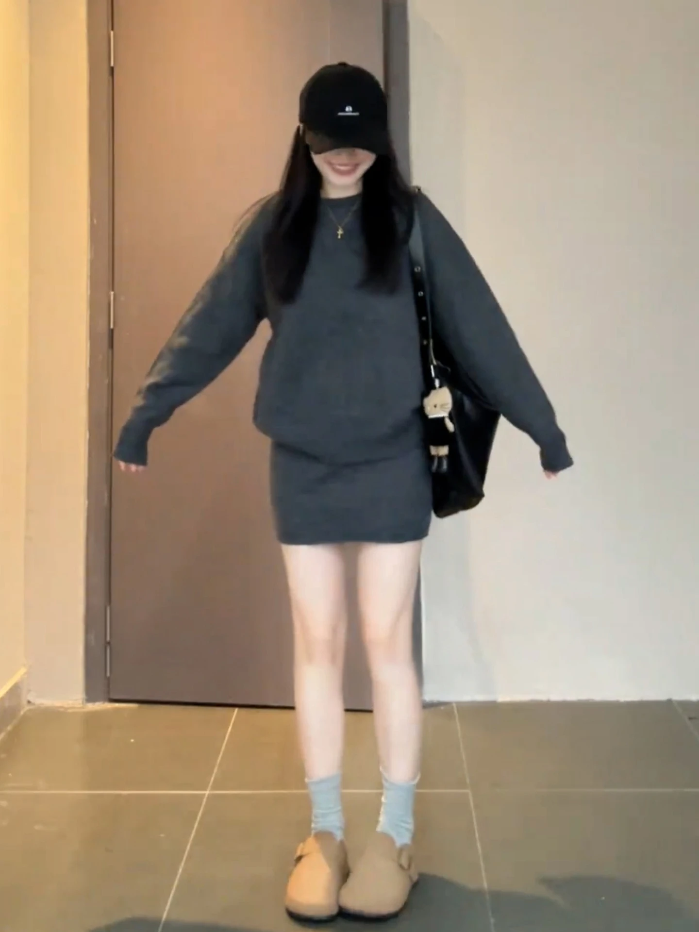 Новинка 2026: Женский вязаный комплект из двух предметов (топ и юбка) с высокой талией, А-силуэт, длинный рукав, в корейском стиле, милый и элегантный.
Новинка 2026: Женский вязаный комплект из двух предметов (топ и юбка) с высокой талией, А-силуэт, длинный рукав, в корейском стиле, милый и элегантный.