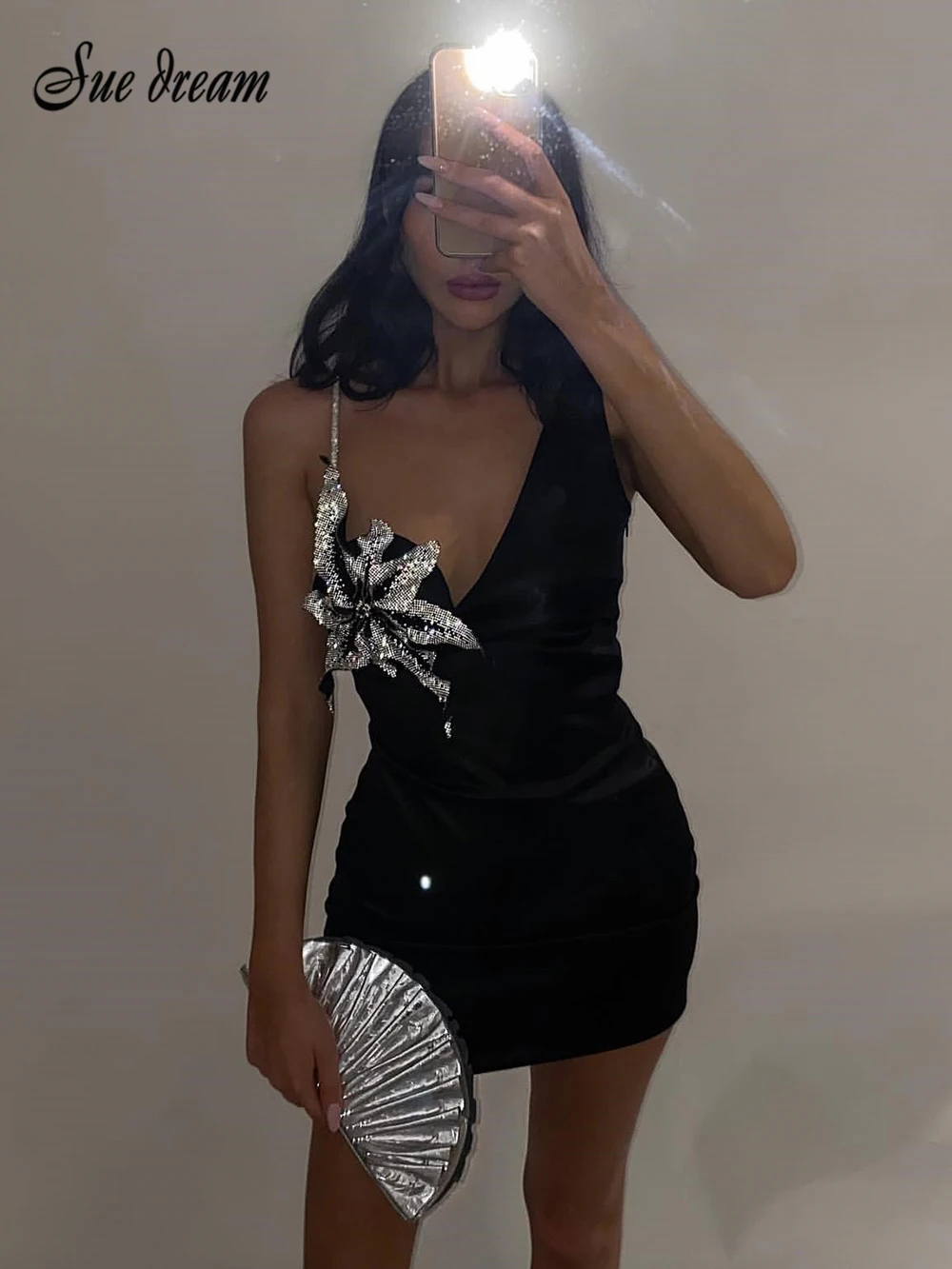 2023 Autumn New Women's Sexy Heavy Industry Diamond Spaghetti Strap V-neck Backless Bandage Mini Dress Bodycon Celebrity Dress
2023 Autumn New Women's Sexy Heavy Industry Diamond Spaghetti Strap V-neck Backless Bandage Mini Dress Bodycon Celebrity Dress