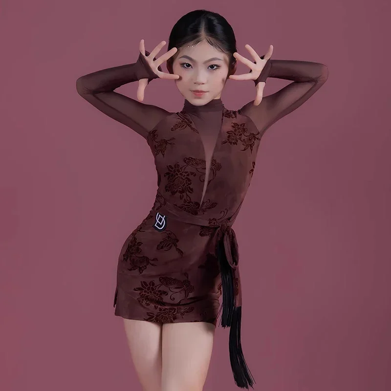 Новинка 2023 года, платье для латинских танцев, топы с высоким воротом для девочек, юбки, тренировочная одежда, костюмы для латинских выступлений, румба, танго
Новинка 2023 года, платье для латинских танцев, топы с высоким воротом для девочек, юбки, тренировочная одежда, костюмы для латинских выступлений, румба, танго