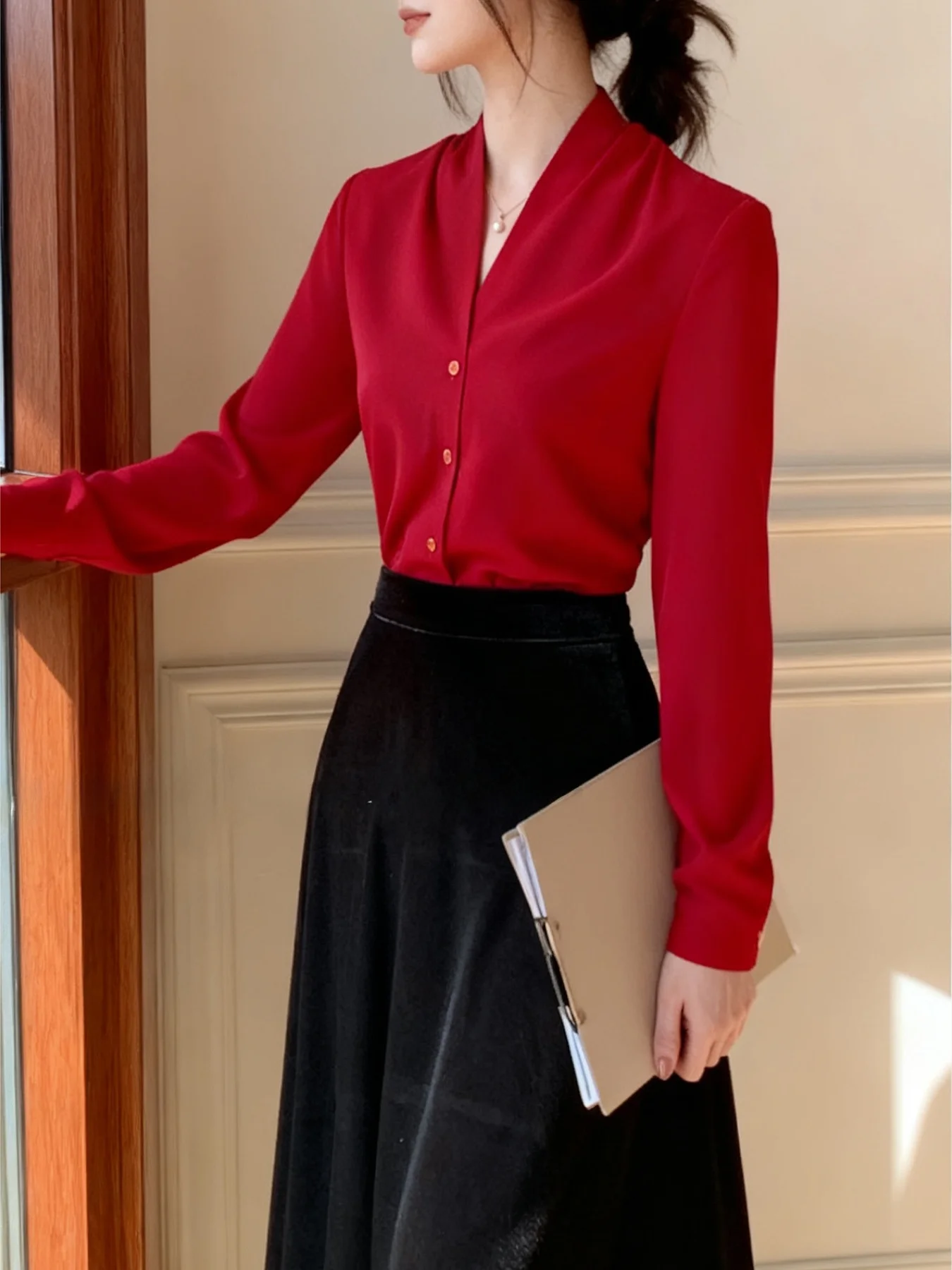 Винтажный Sle Long Sve V-Ne Pomeanate Red irt от Susu Home Autumn Collection Ele Commute Faion
Винтажный Sle Long Sve V-Ne Pomeanate Red irt от Susu Home Autumn Collection Ele Commute Faion