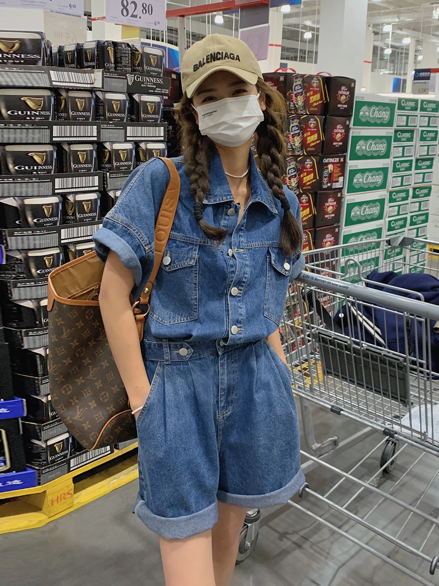 Ретро-комбинезон в гонконгском стиле, свободный повседневный джинсовый комбинезон, женские летние новые брюки с высокой талией и прямыми штанинами в корейском стиле
Ретро-комбинезон в гонконгском стиле, свободный повседневный джинсовый комбинезон, женские летние новые брюки с высокой талией и прямыми штанинами в корейском стиле