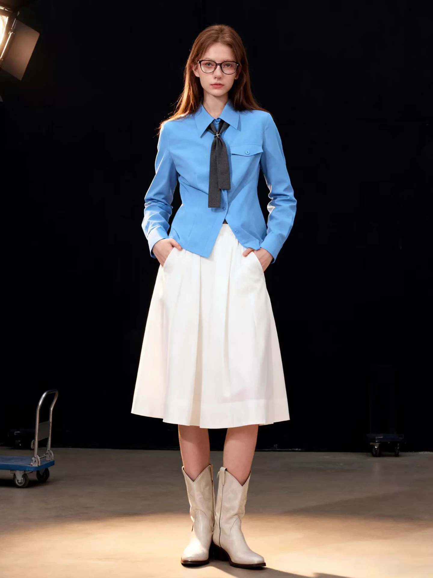 HUAAPPUW lect High Sensation: Новая женская повседневная рубашка с отстегивающимся воротником, синяя, на пуговицах, весенняя коллекция
HUAAPPUW lect High Sensation: Новая женская повседневная рубашка с отстегивающимся воротником, синяя, на пуговицах, весенняя коллекция