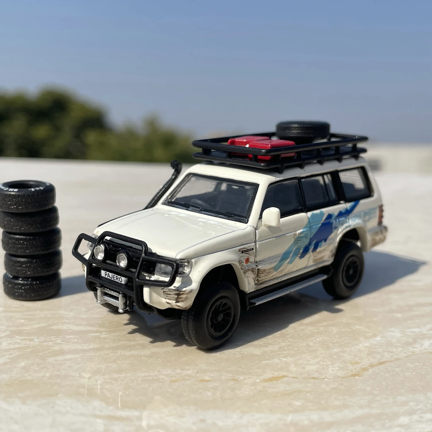 Масштаб 1:64, литой под давлением сплав, белый Mitsubishi Pajero, внедорожник, игрушки, модель автомобиля, классические подарки для взрослых, сувенирный статический дисплей
Масштаб 1:64, литой под давлением сплав, белый Mitsubishi Pajero, внедорожник, игрушки, модель автомобиля, классические подарки для взрослых, сувенирный статический дисплей