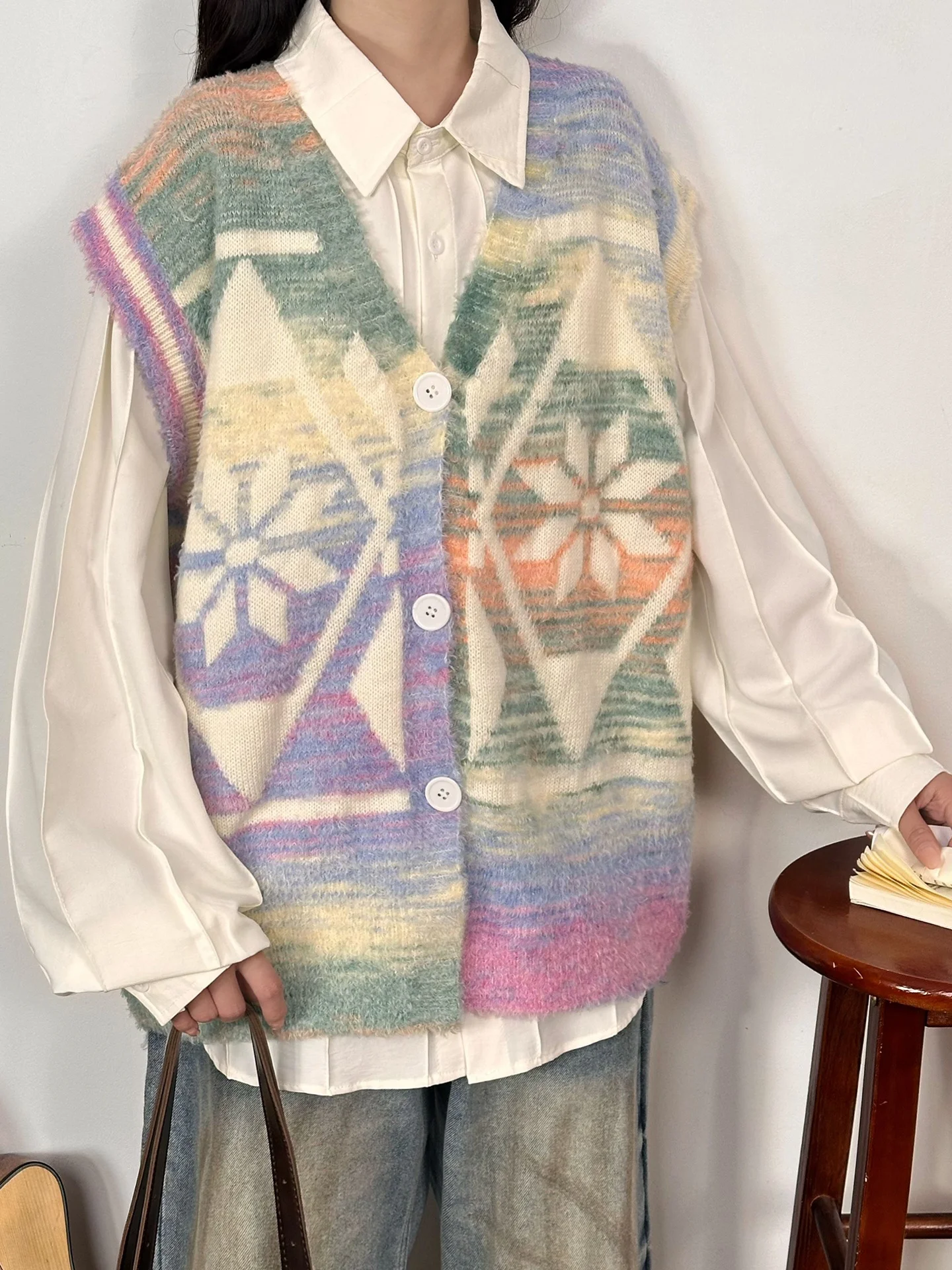 Свободный женский вязаный кардиган-жилет с V-образным вырезом, уличный стиль, из полиэфирного волокна, теплый, осенне-зимний, модный, для многослойных образов
Свободный женский вязаный кардиган-жилет с V-образным вырезом, уличный стиль, из полиэфирного волокна, теплый, осенне-зимний, модный, для многослойных образов