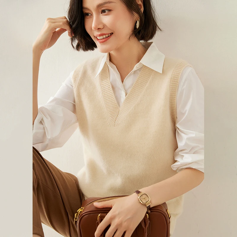 100% Pure Cashmere Vest for Women V-neck Knitted Base Shirt Sleeveless Casual Solid Color Classic Versatile Thickened Vest
100% Pure Cashmere Vest for Women V-neck Knitted Base Shirt Sleeveless Casual Solid Color Classic Versatile Thickened Vest