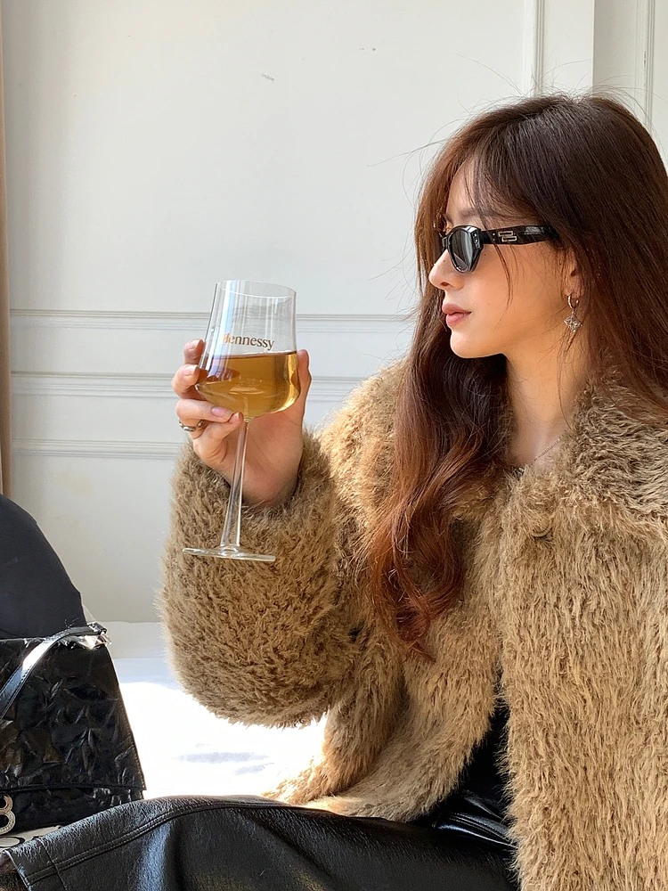 Ele ort Detachable Collar Fur Coat Women's Autumn Winter Faion Outerwear Eco-friendly Leather And Fur Inteated Design
Ele ort Detachable Collar Fur Coat Women's Autumn Winter Faion Outerwear Eco-friendly Leather And Fur Inteated Design