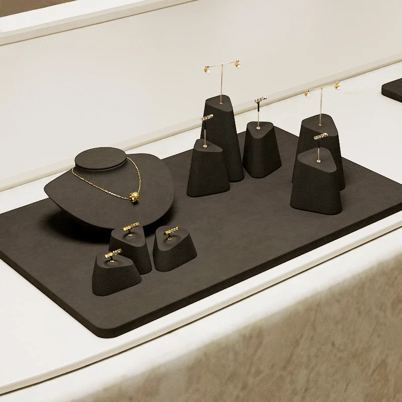 Coffee colored microfiber metal jewelry display props, rings, earrings, necklaces display counter, jewelry display rack
Coffee colored microfiber metal jewelry display props, rings, earrings, necklaces display counter, jewelry display rack