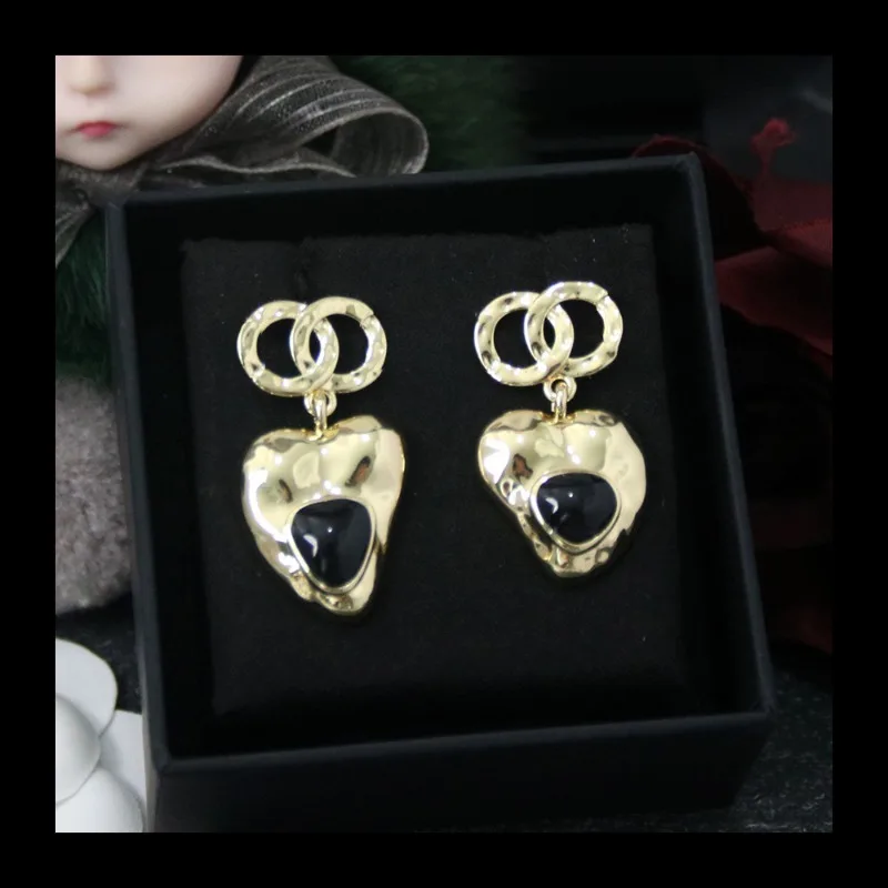 3050, универсальный латунный светильник, роскошный модный высокотемпераментный универсальный светильник из смолы для любви, двойной C
3050, универсальный латунный светильник, роскошный модный высокотемпераментный универсальный светильник из смолы для любви, двойной C