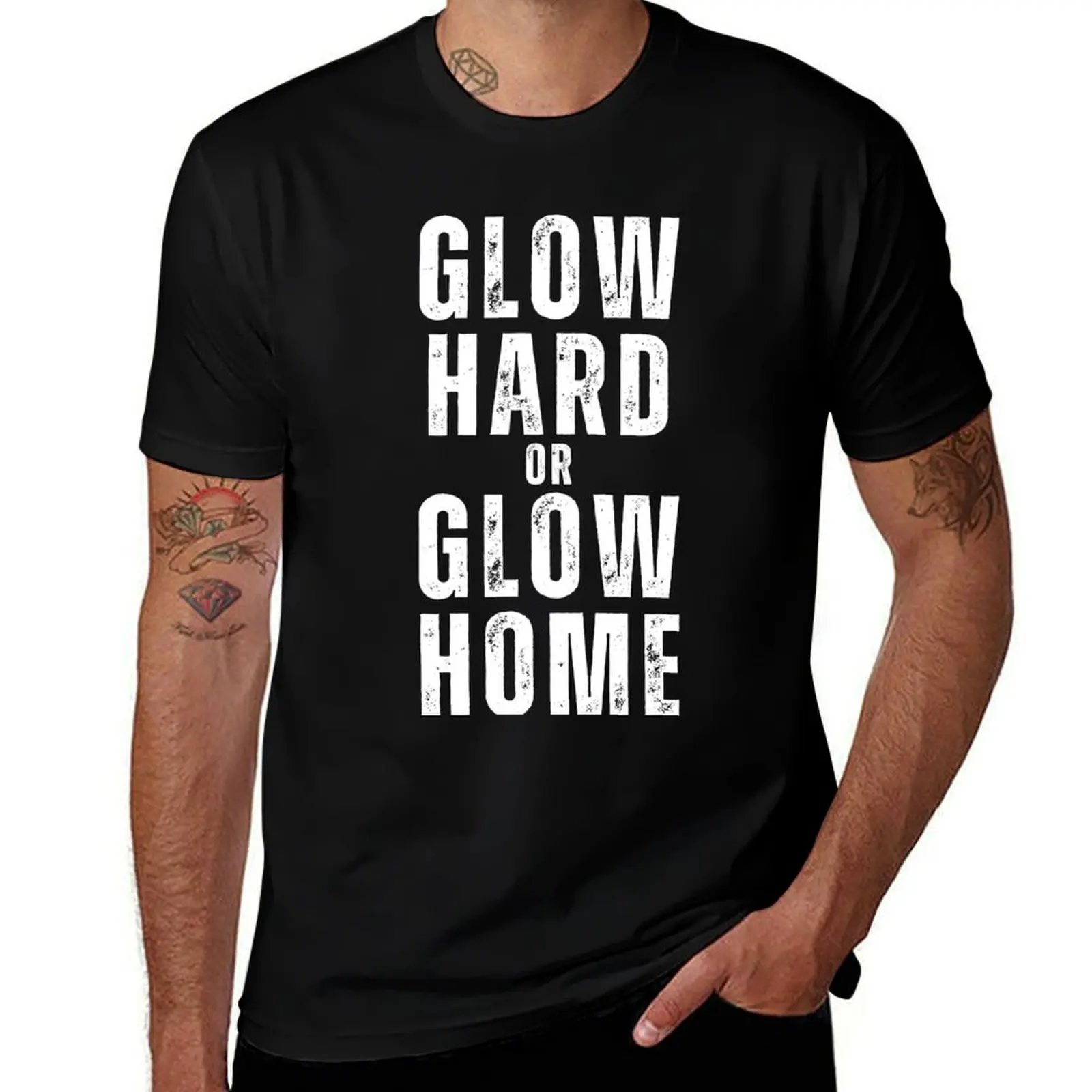 Футболка Glow Hard Or Glow Home, футбольная футболка, мужская футболка, винтажные мужские футболки с рисунком, большие и высокие
Футболка Glow Hard Or Glow Home, футбольная футболка, мужская футболка, винтажные мужские футболки с рисунком, большие и высокие