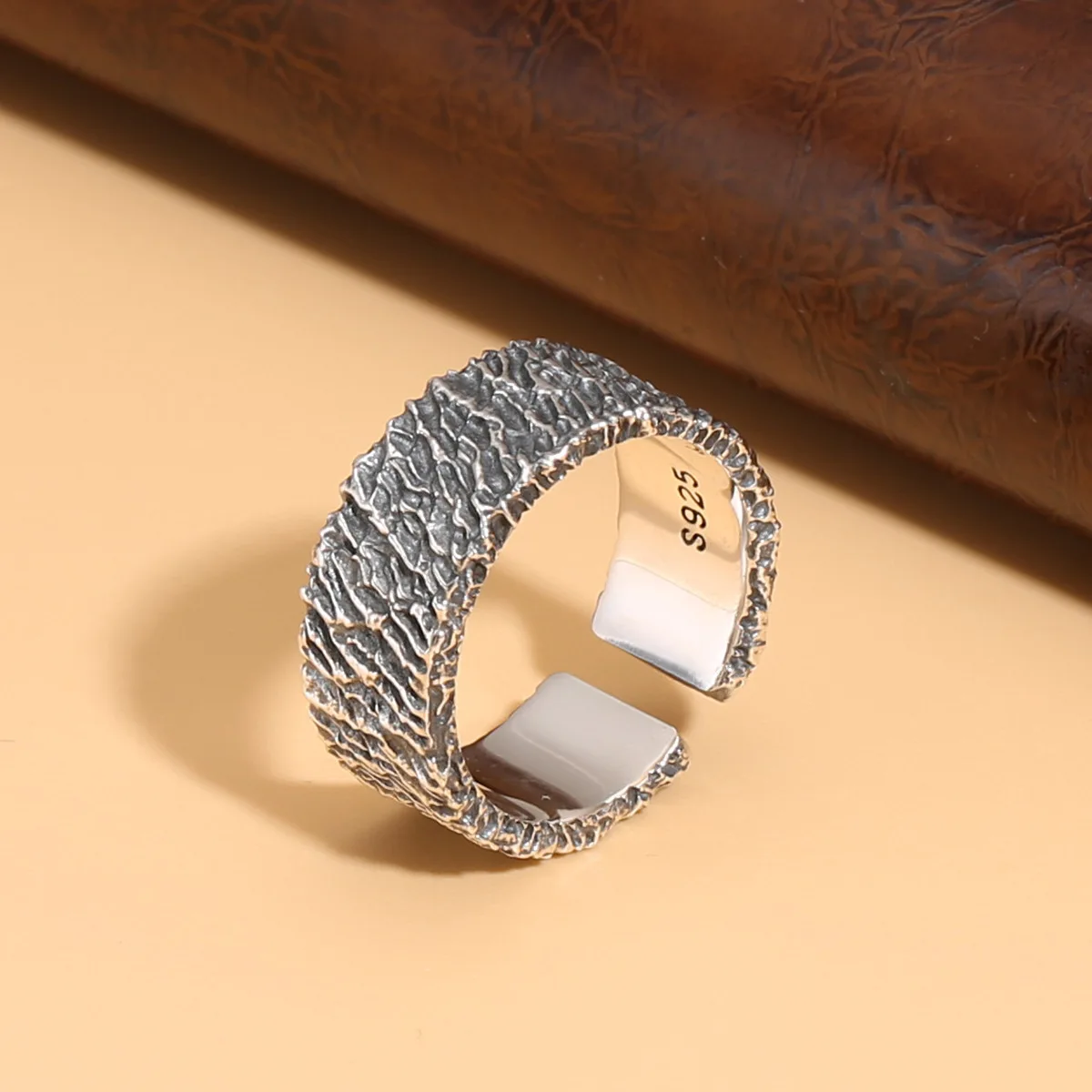 S925 sterling silver distressed thai silver original design asymmetrical meteorite pattern ring men open ring
S925 sterling silver distressed thai silver original design asymmetrical meteorite pattern ring men open ring