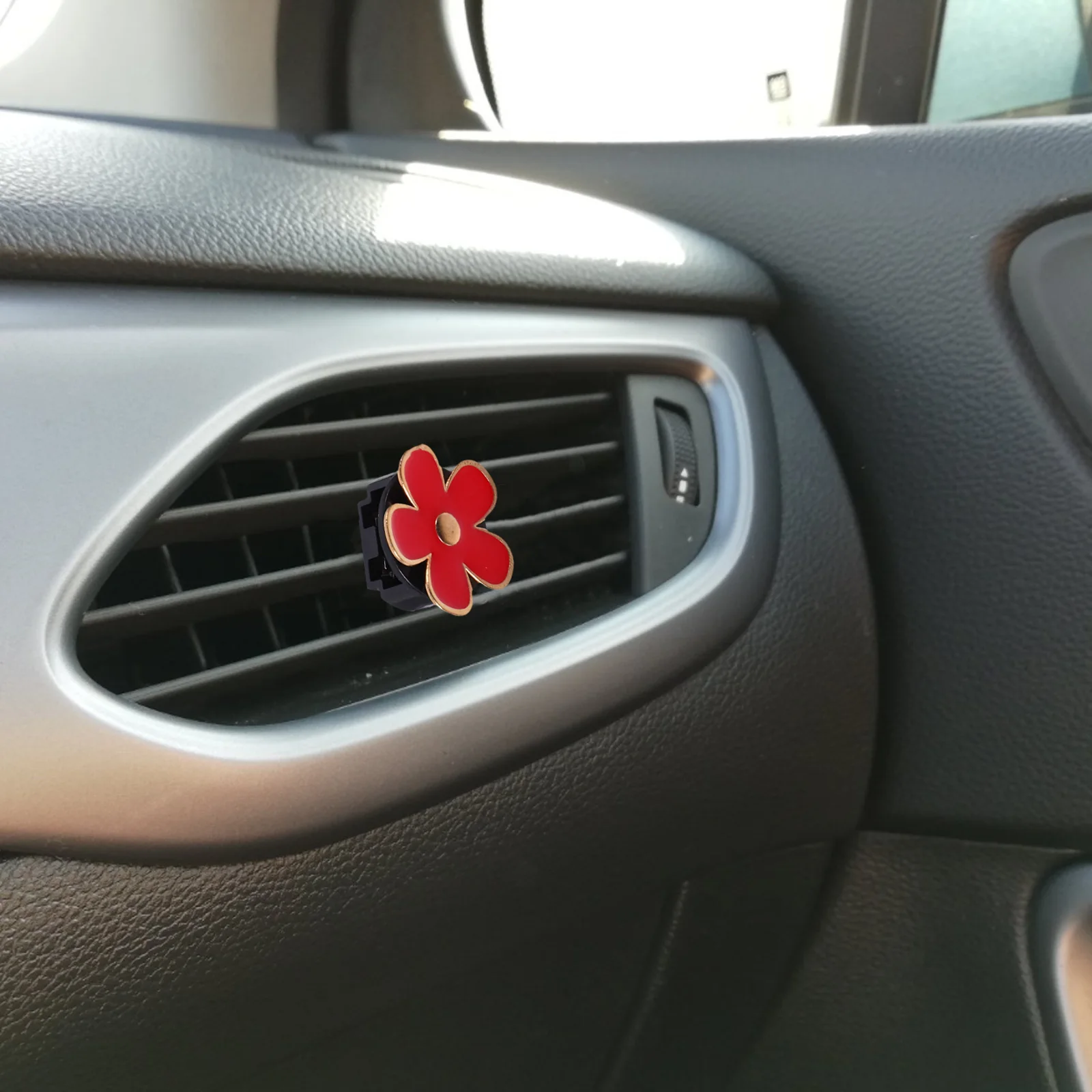 6 PCS Car Air Outlet Clip Conditioner Conditioning Dashboard Accessories Flower Decoration Clamp Charm Vent Clips Men and Women 
6 PCS Car Air Outlet Clip Conditioner Conditioning Dashboard Accessories Flower Decoration Clamp Charm Vent Clips Men and Women