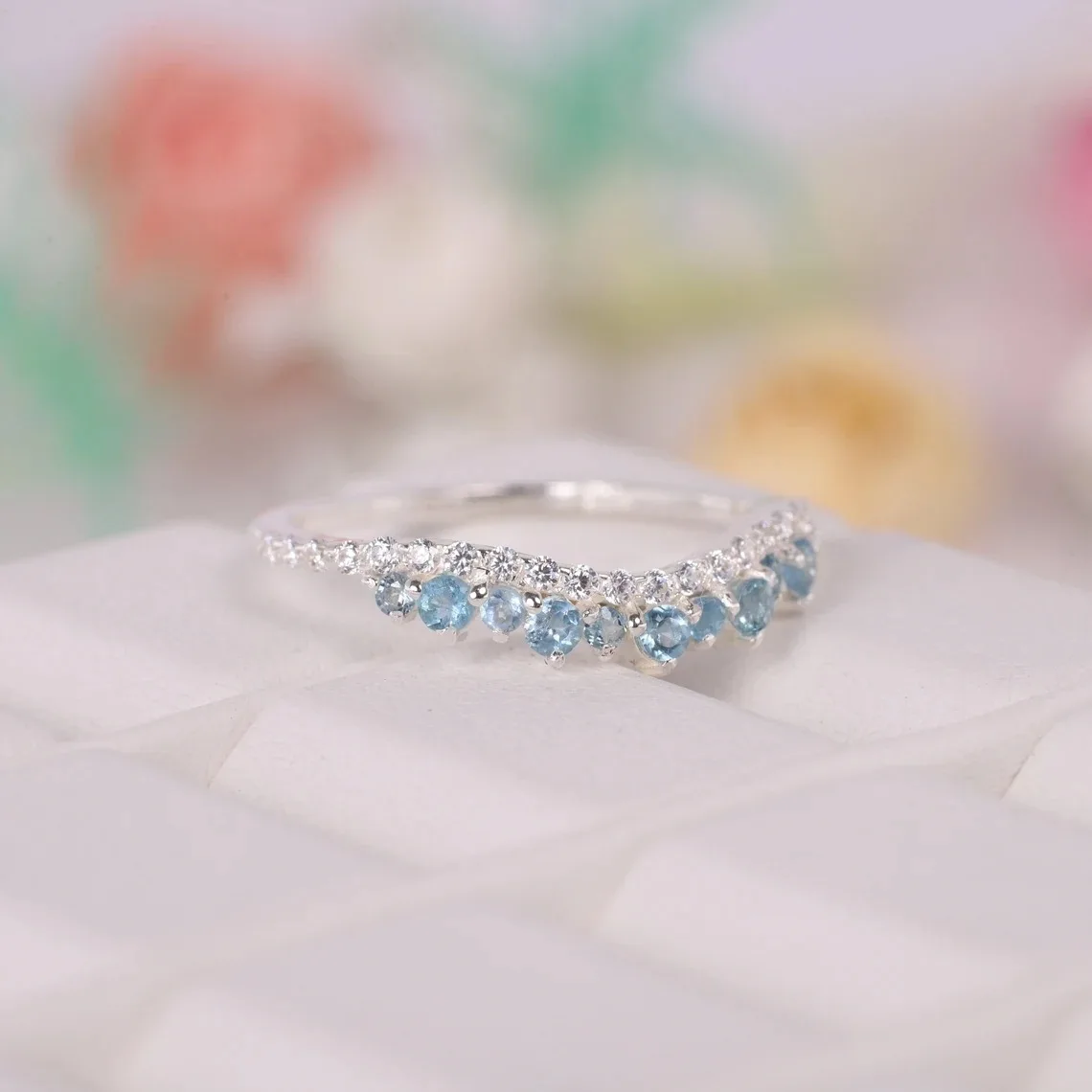 2026 Summer 925 Sterling Silver Aquamarine Crown Finger Band Blue Zircons Half Eternity V Shape Rings for Ladies Fine Jewellery
2026 Summer 925 Sterling Silver Aquamarine Crown Finger Band Blue Zircons Half Eternity V Shape Rings for Ladies Fine Jewellery