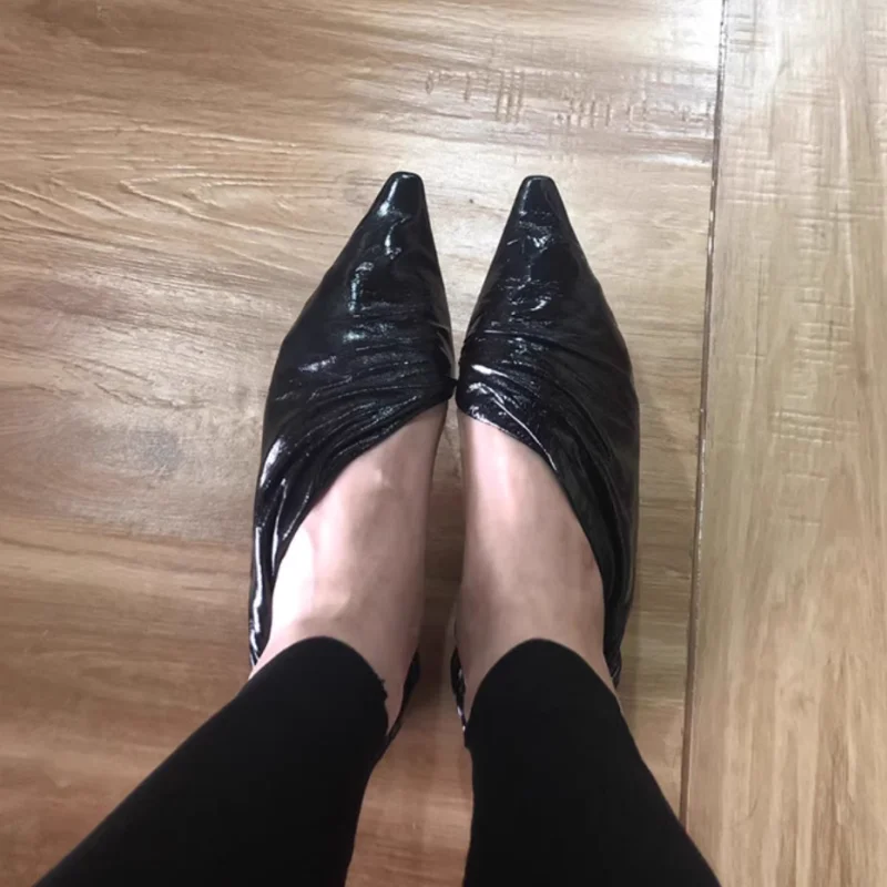 2025 New Fashion Back Strap Shallow Casual Sexy Women Flats Shoes Pointed All-Match Women Baotou Half Slippers Mueller Shoes
2025 New Fashion Back Strap Shallow Casual Sexy Women Flats Shoes Pointed All-Match Women Baotou Half Slippers Mueller Shoes