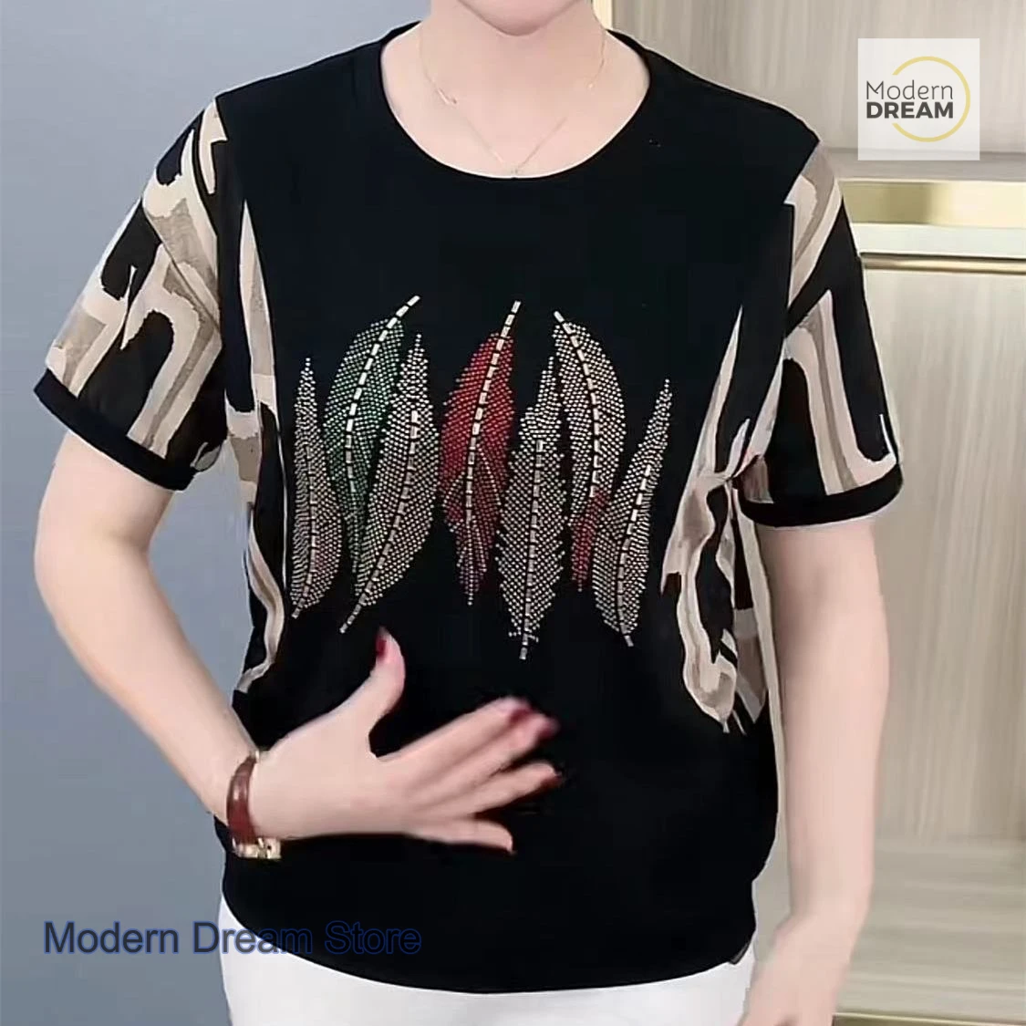 French middle-aged mother fashion short sleeve T-shirt female plus size loose fashion summer new temperament Joker slim top.
French middle-aged mother fashion short sleeve T-shirt female plus size loose fashion summer new temperament Joker slim top.