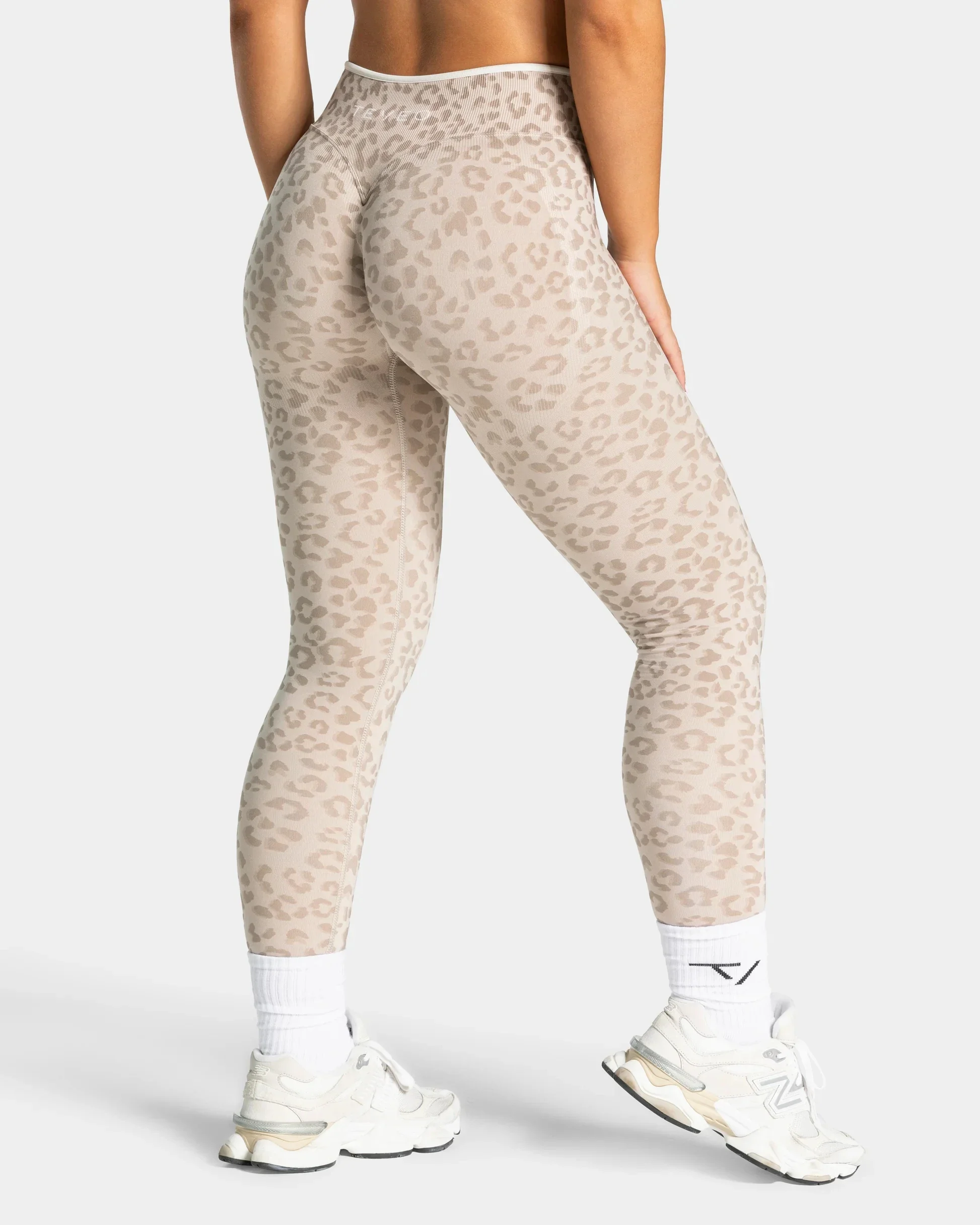 LOGO Leopard Seamless Knitted Hip Moisture Wicking Yoga Pants Sports Fitness Pants Sexy Hip Women
LOGO Leopard Seamless Knitted Hip Moisture Wicking Yoga Pants Sports Fitness Pants Sexy Hip Women