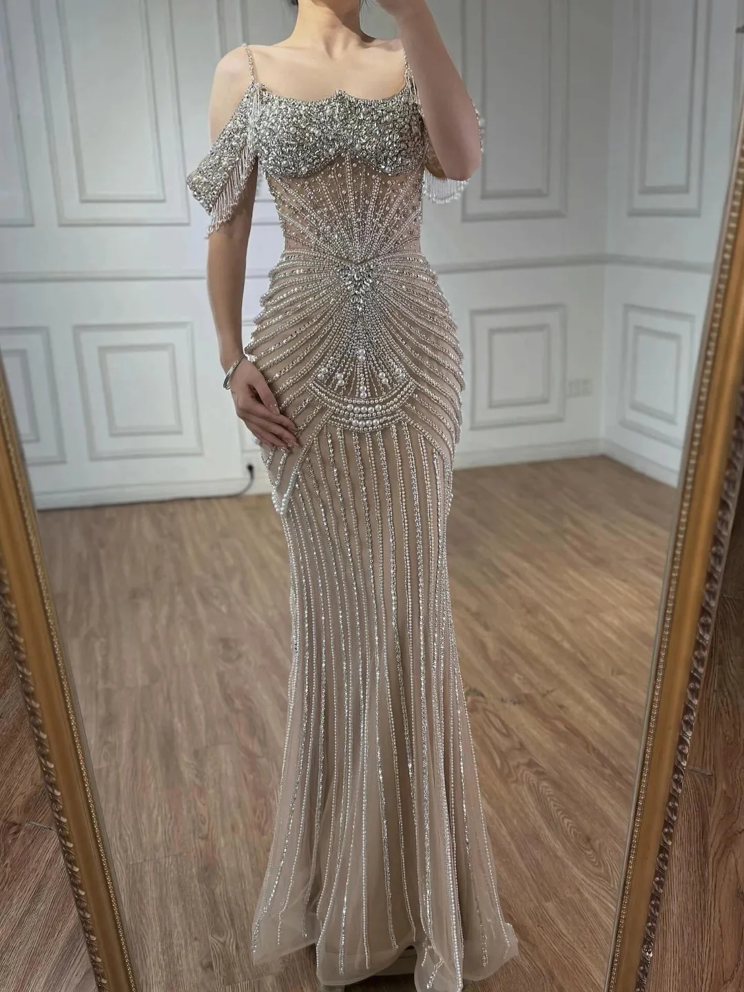 New Design Luxury Beading Pearls Crystal Evening Dress Off The Shoulder Unique Tassel Sexy Elegant Mermaid Dress
New Design Luxury Beading Pearls Crystal Evening Dress Off The Shoulder Unique Tassel Sexy Elegant Mermaid Dress