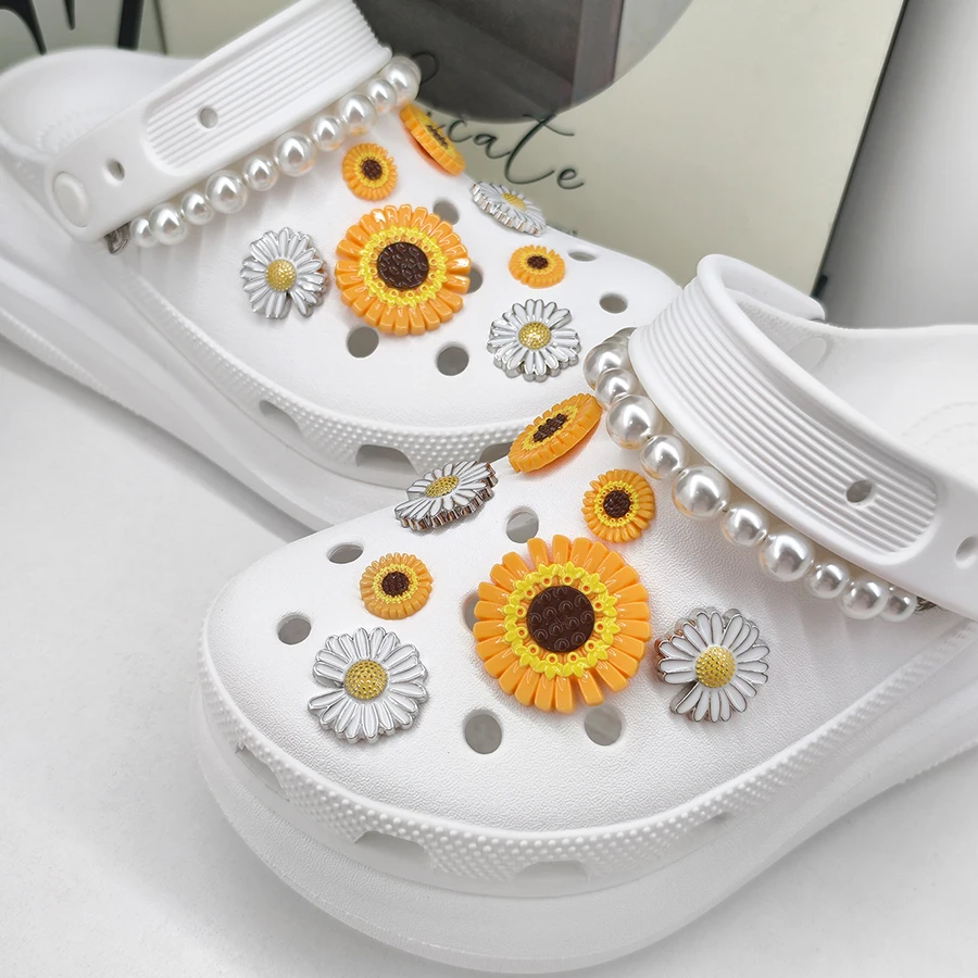 18pcs Daisy Sunflower ABS Pearl Chain Charms Detachable Shoe Decorations Suitable For Crocs Clogs Sandals Beach Bag Gift Idea
18pcs Daisy Sunflower ABS Pearl Chain Charms Detachable Shoe Decorations Suitable For Crocs Clogs Sandals Beach Bag Gift Idea