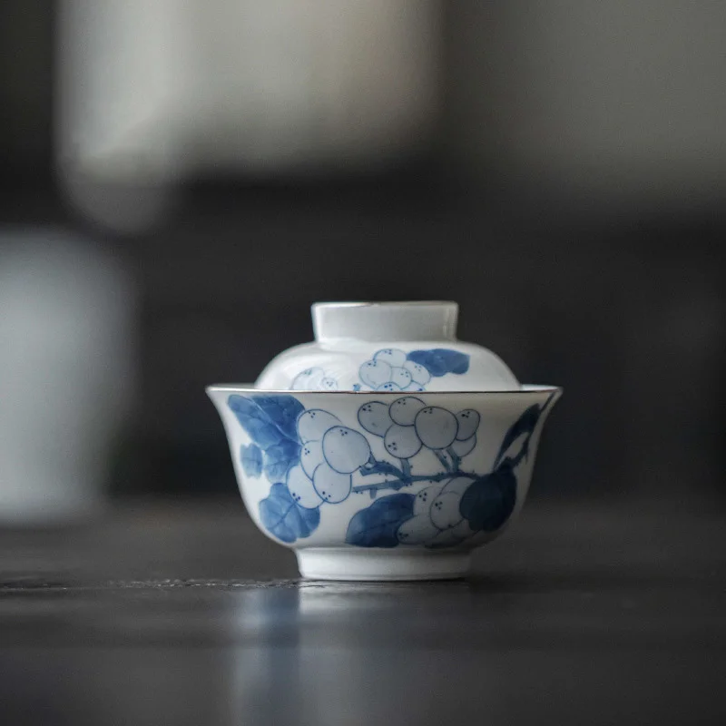 Retro blue and white underglaze hand-painted loquat cover bowl Kung Fu tea set handmade ceramic imitation ironing tea bowl
Retro blue and white underglaze hand-painted loquat cover bowl Kung Fu tea set handmade ceramic imitation ironing tea bowl