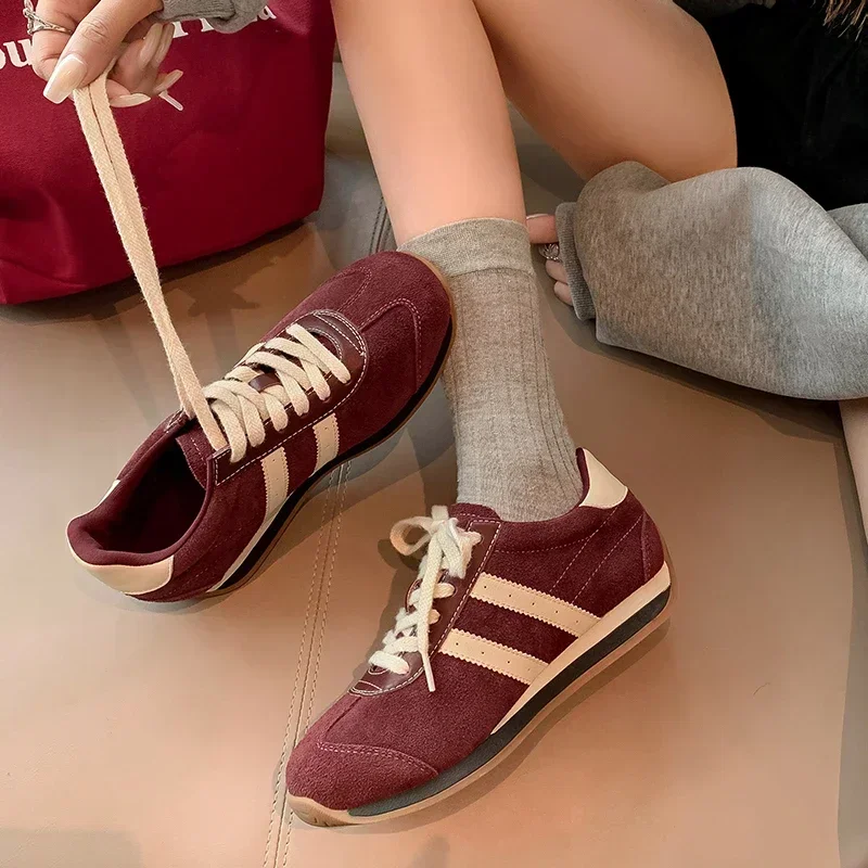 Женские туфли из коровьей замши, весна-лето 2024, новые повседневные туфли на плоской подошве с круглым носком и шнуровкой, женские туфли на толстой подошве 
Женские туфли из коровьей замши, весна-лето 2024, новые повседневные туфли на плоской подошве с круглым носком и шнуровкой, женские туфли на толстой подошве