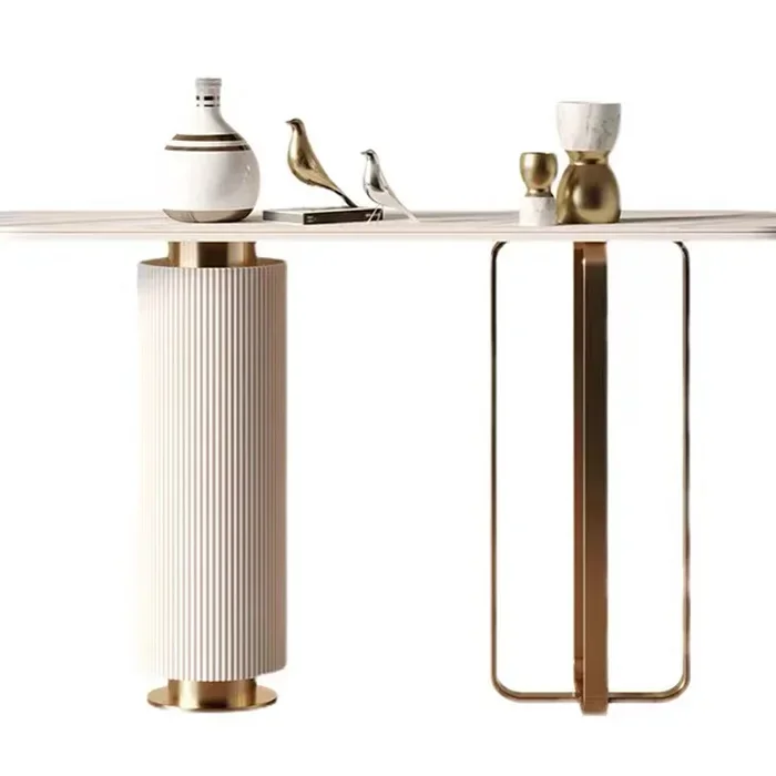 Simple porch, table, shelf, entrance door facing the porch, counter, corridor, aisle
Simple porch, table, shelf, entrance door facing the porch, counter, corridor, aisle