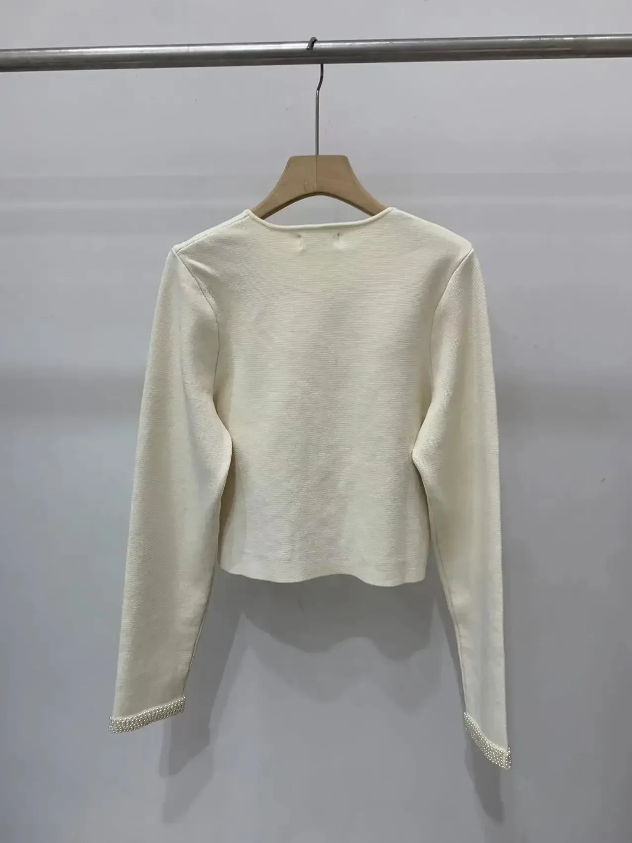 Elegant Beige Pearl Long Sleeve Knitted Top Women Early Spring New Fashion Single-breasted Cardigan Coat 5230451
Elegant Beige Pearl Long Sleeve Knitted Top Women Early Spring New Fashion Single-breasted Cardigan Coat 5230451