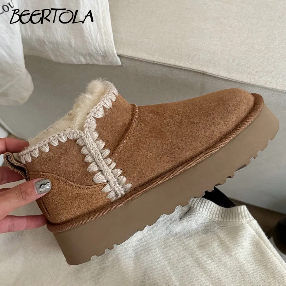 Women's Wool Lace Short Boots Leather and Fur Mini Boots Casual Comfortable Pull-On Boots Plus Velvet Thickened Winter Warm Shoe
Women's Wool Lace Short Boots Leather and Fur Mini Boots Casual Comfortable Pull-On Boots Plus Velvet Thickened Winter Warm Shoe