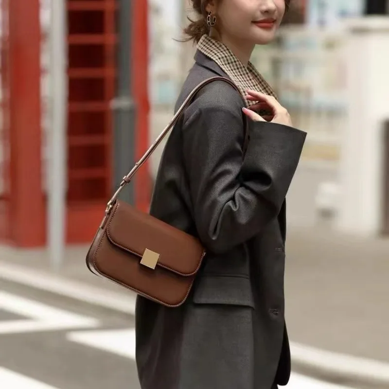 Women's Diaper Bag Elegant Leather Designer Paris Large Capacity Stylish Crossbody Vintage Casual Simple Commuter Purse
Women's Diaper Bag Elegant Leather Designer Paris Large Capacity Stylish Crossbody Vintage Casual Simple Commuter Purse