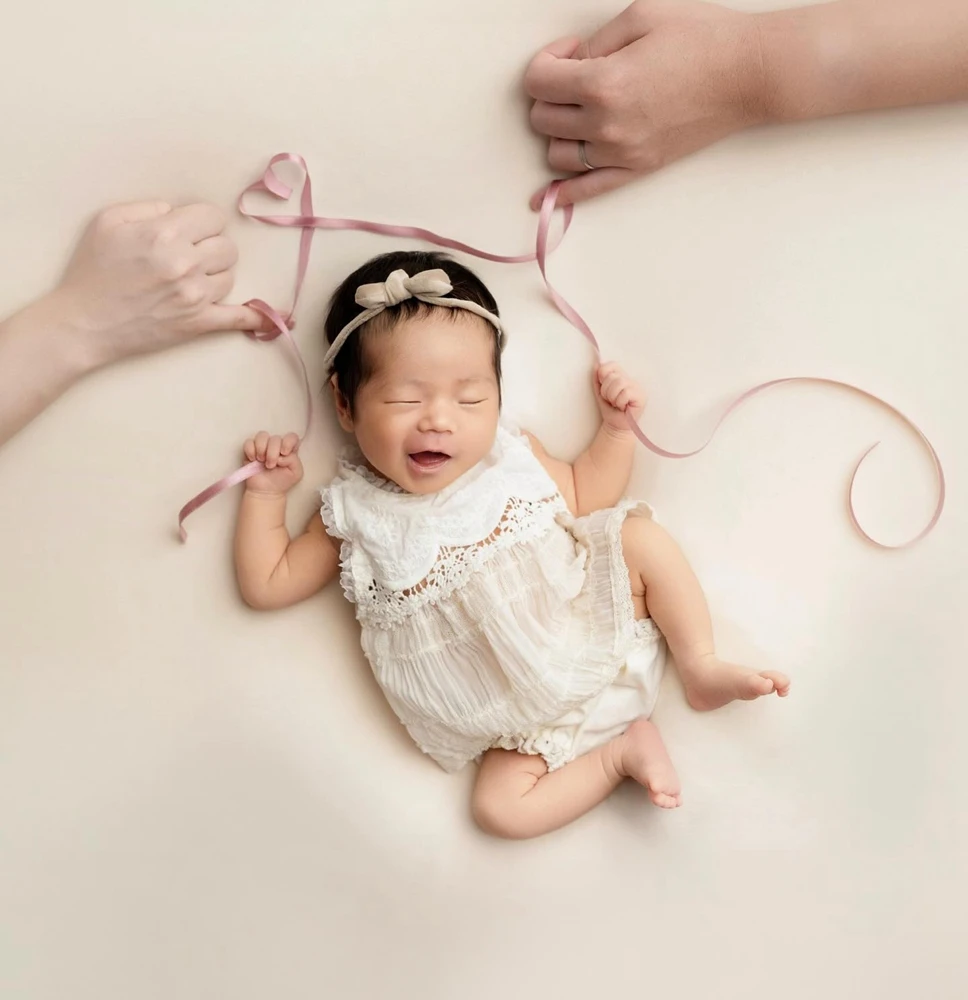Baby Girl Newborn White Lace Layered Ruffled Romper Photography Props Infant Photo Shoot Outfit Princess Ruffle Bow Design
Baby Girl Newborn White Lace Layered Ruffled Romper Photography Props Infant Photo Shoot Outfit Princess Ruffle Bow Design