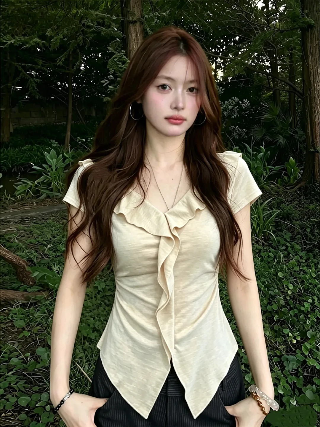 plus Size Women's Korean Style V-Neck Short Sleeve T-Shirt Slim Fit Beautiful Summer Top with Lace Trim Regular Shoulder
plus Size Women's Korean Style V-Neck Short Sleeve T-Shirt Slim Fit Beautiful Summer Top with Lace Trim Regular Shoulder